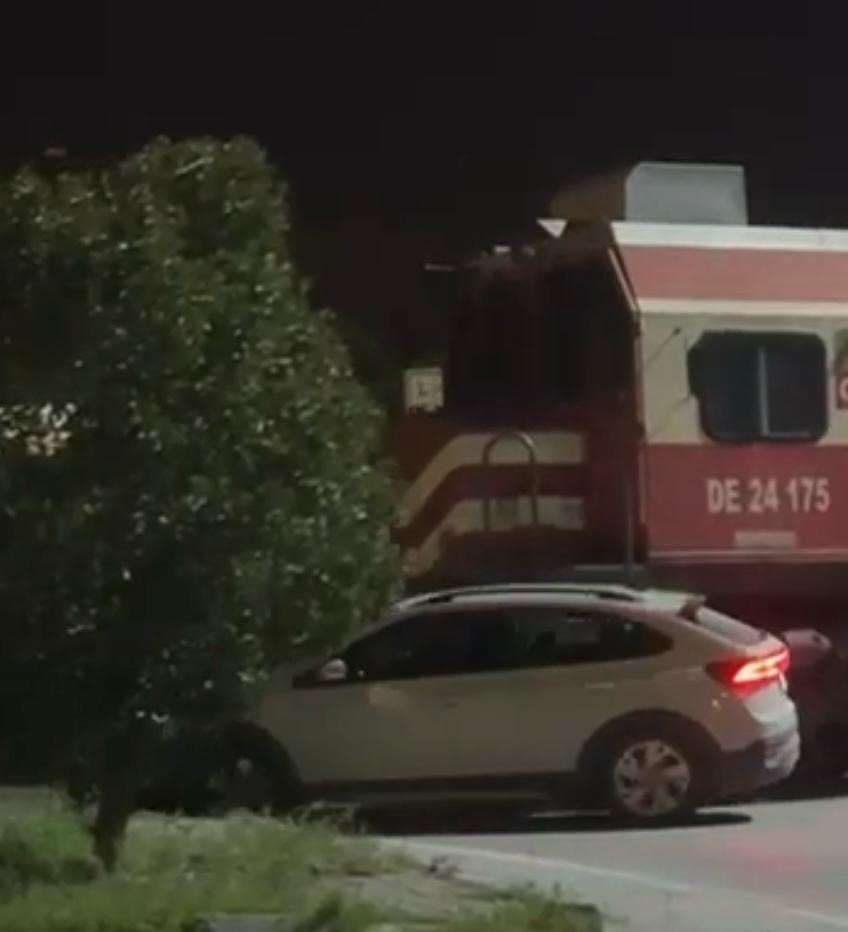 Hemzemin Geçitte Tren Ile Otomobil Çarpıştı (3)