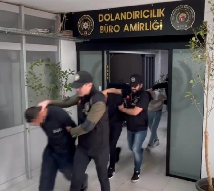 İzmir’de Yaşlı Kadını 750 Bin Lira Dolandırmışlar.. Aman Dikkat, Bu Numarayı Yapanlara Sakın Inanmayın