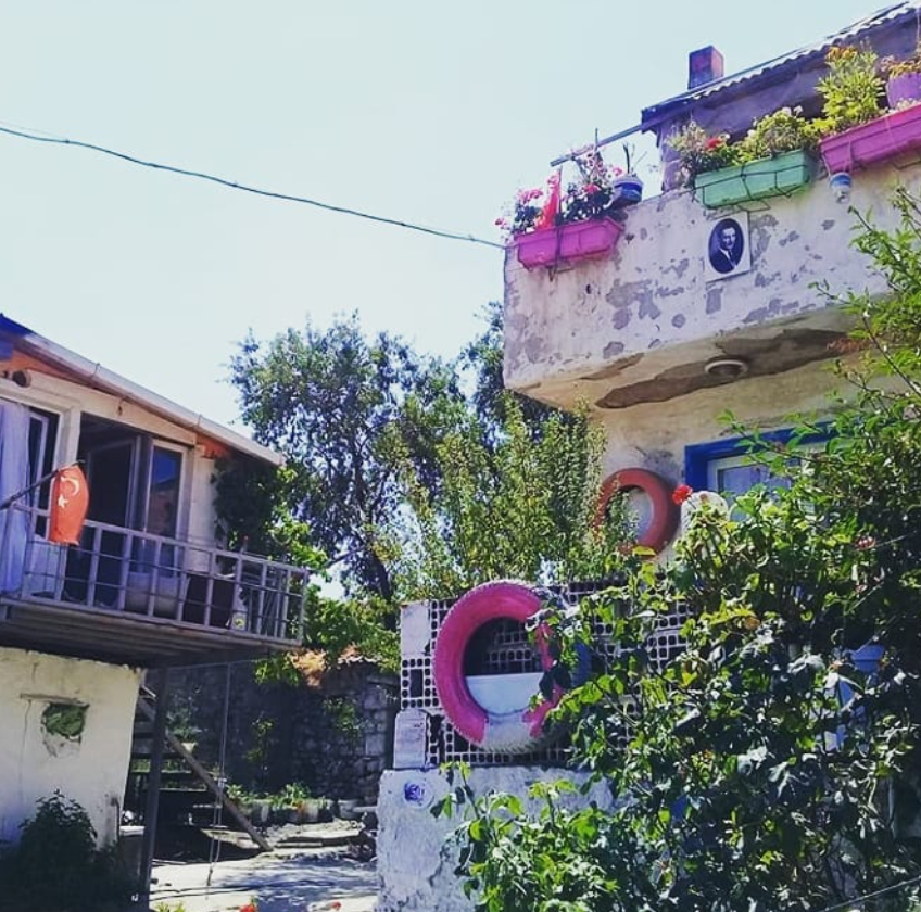 İzmir’in Seferihisar Ilçesine Bağlı Ulamış Köyü, Sanatla Iç Içe Geçmiş Atmosferiyle Ege Bölgesi’ni (4)