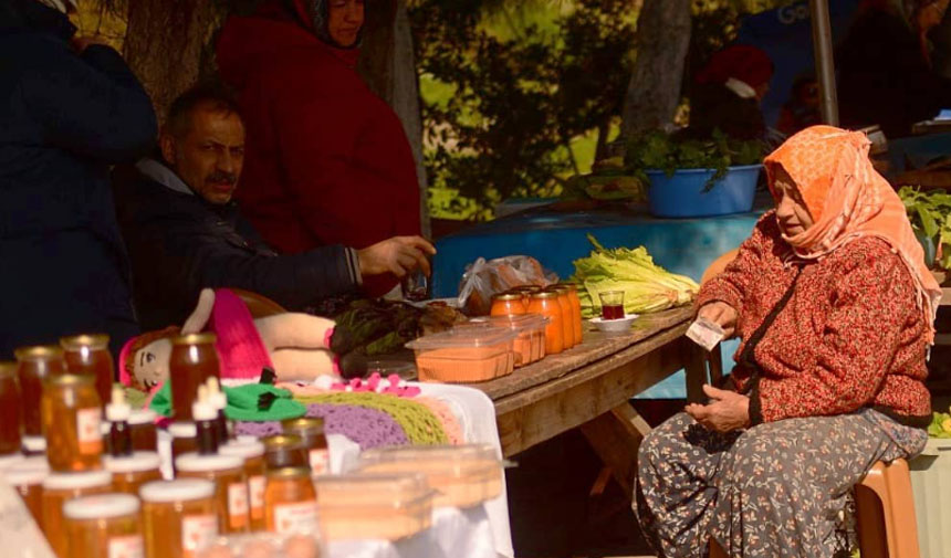 İzmir’in Seferihisar Ilçesine Bağlı Ulamış Köyü, Sanatla Iç Içe Geçmiş Atmosferiyle Ege Bölgesi’ni