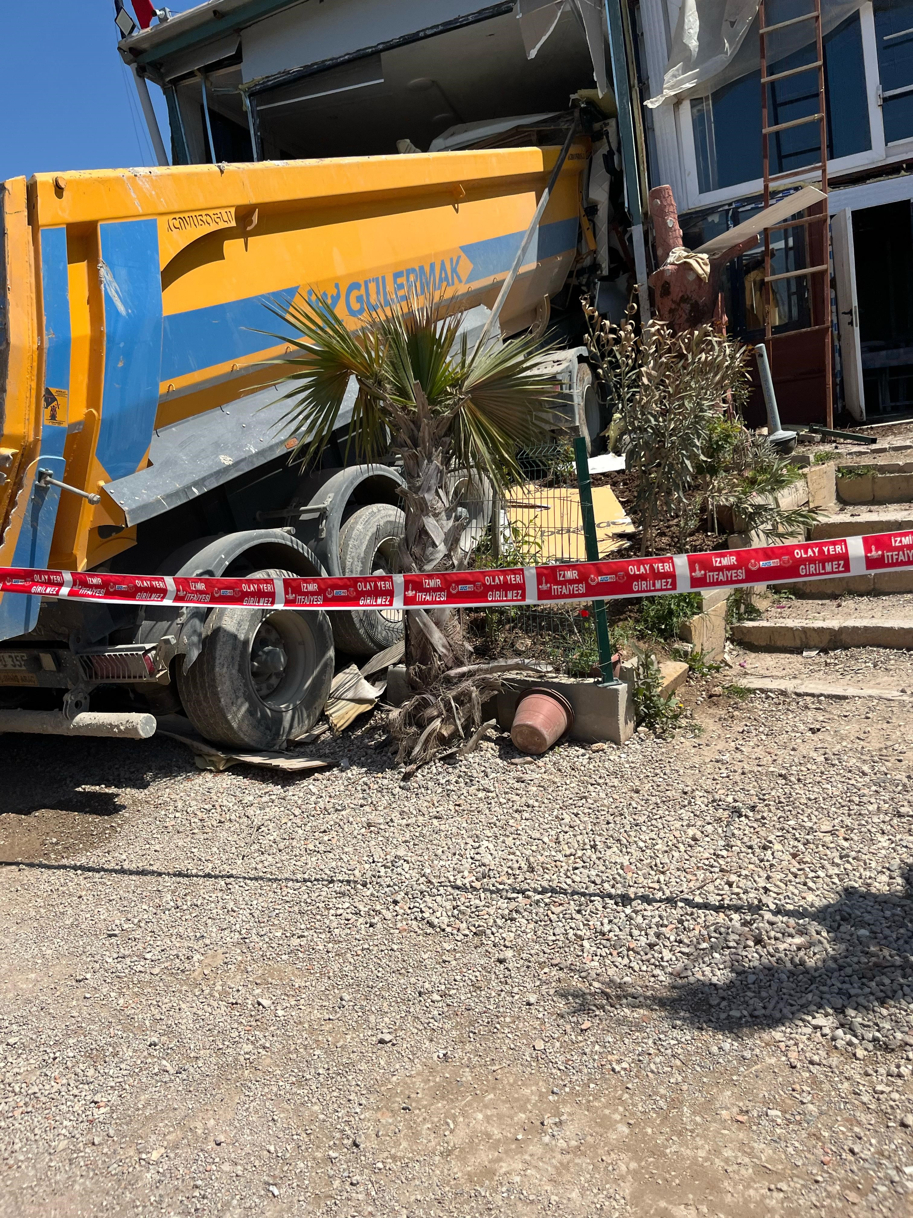 Kamyon Şoförü Hayatını Kaybetti (3)