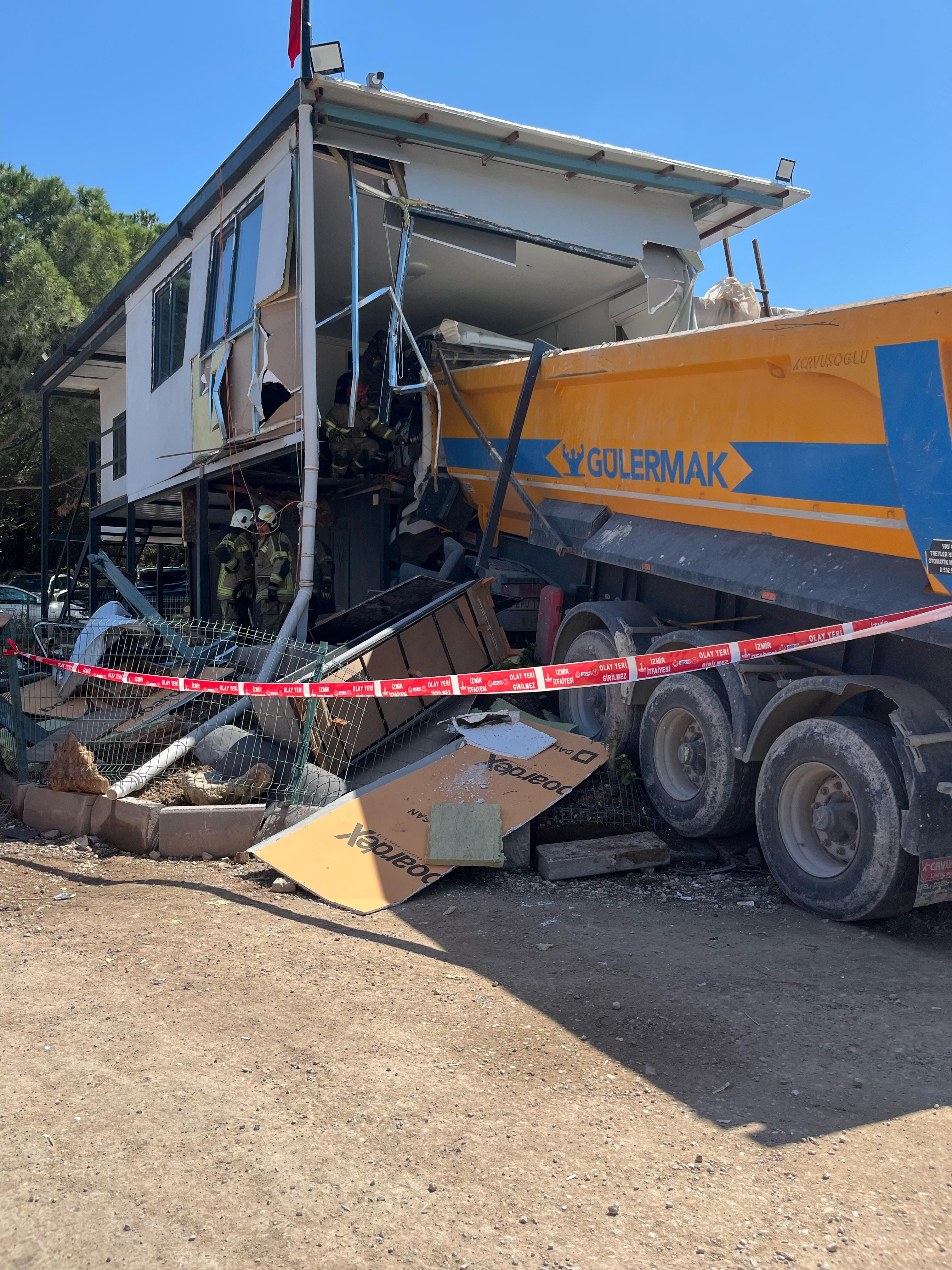 Kamyon Şoförü Hayatını Kaybetti (4)