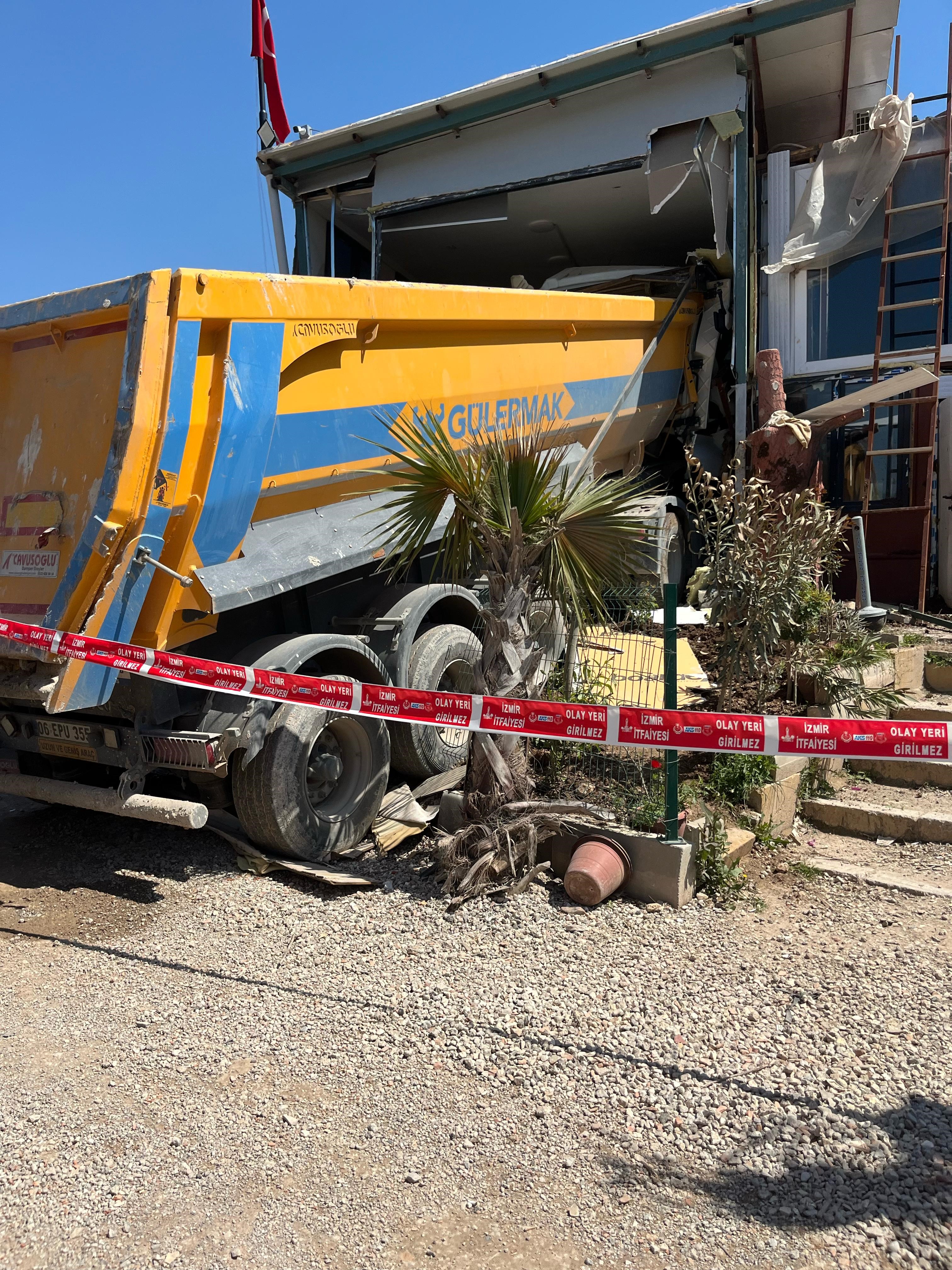 Kamyon Şoförü Hayatını Kaybetti (5)