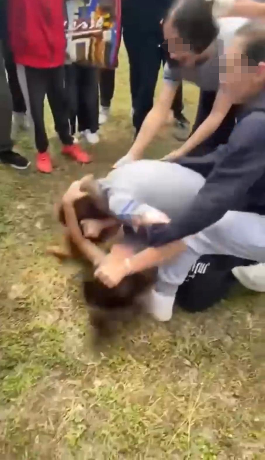 Kızlar Birbirine Girdi (2)