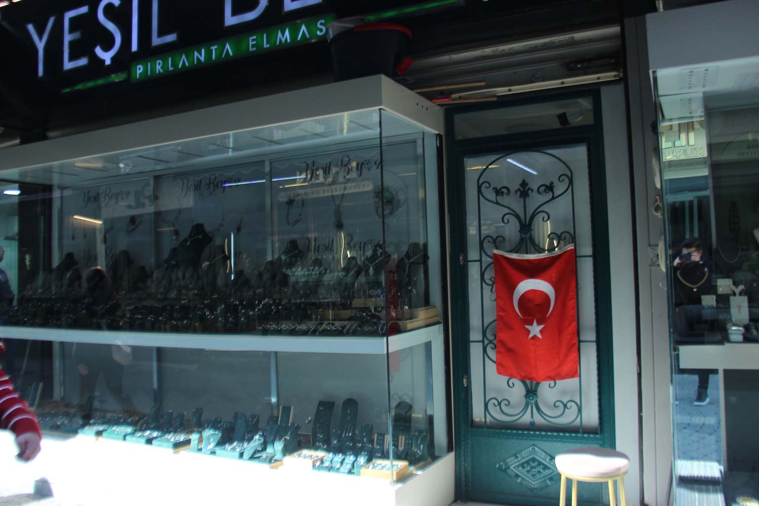 Kuyumcular Protesto Başlattı, Vitrin Işıklarını Kapattı (2)