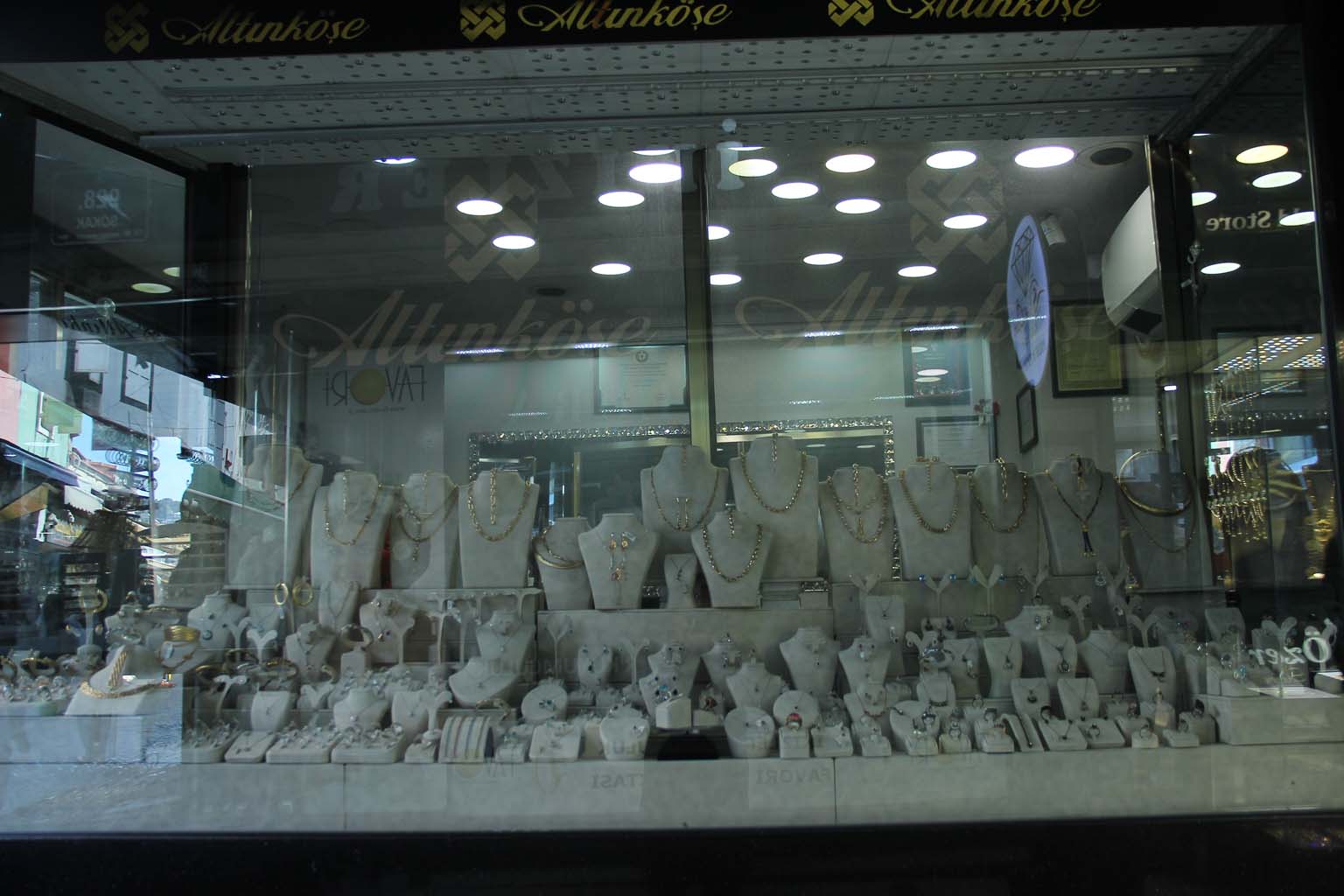 Kuyumcular Protesto Başlattı, Vitrin Işıklarını Kapattı (3)