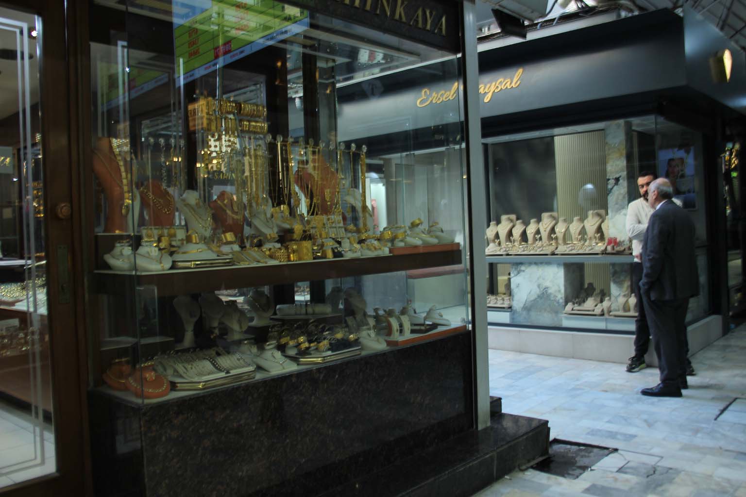 Kuyumcular Protesto Başlattı, Vitrin Işıklarını Kapattı (4)