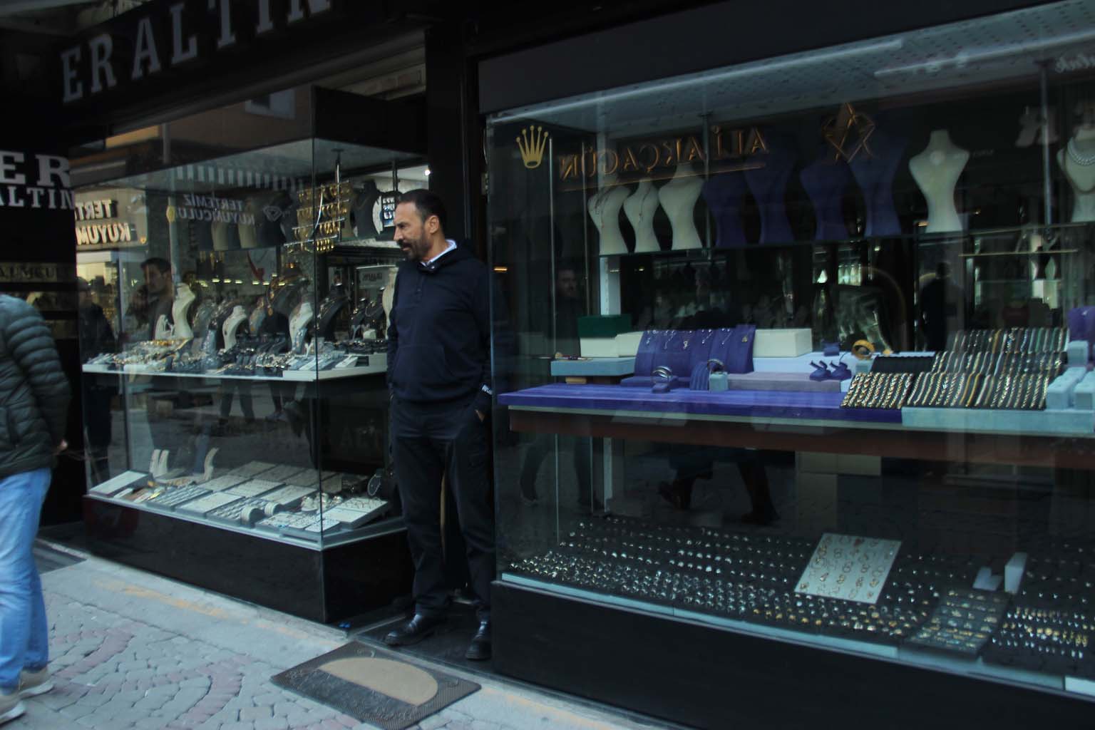 Kuyumcular Protesto Başlattı, Vitrin Işıklarını Kapattı (5)