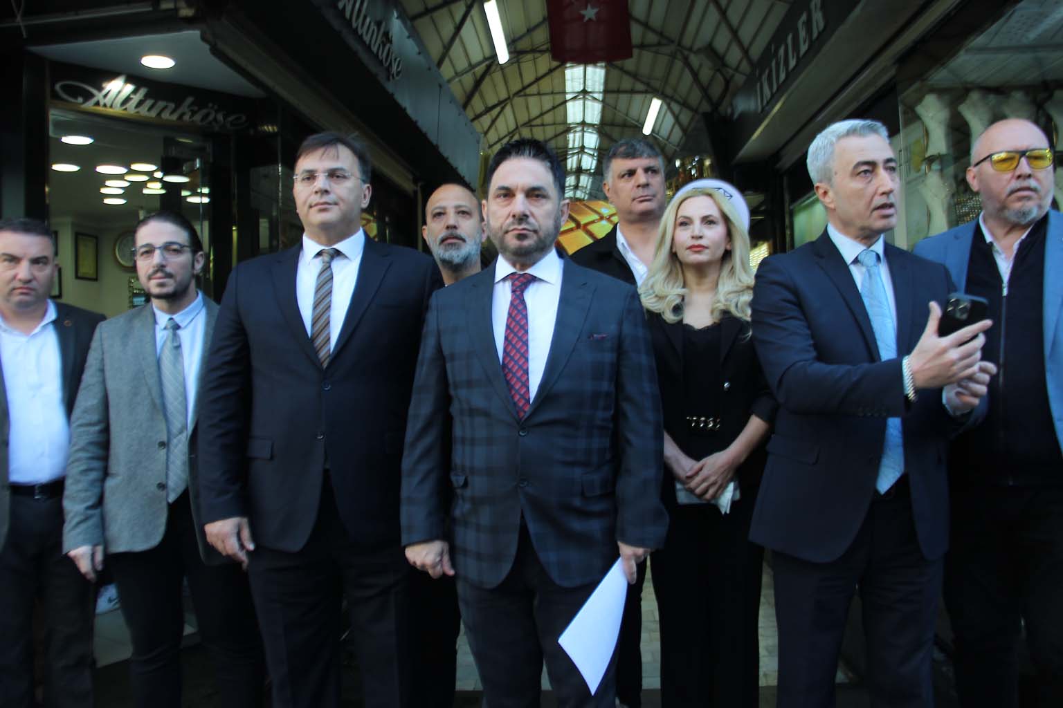 Kuyumcular Protesto Başlattı, Vitrin Işıklarını Kapattı (6)