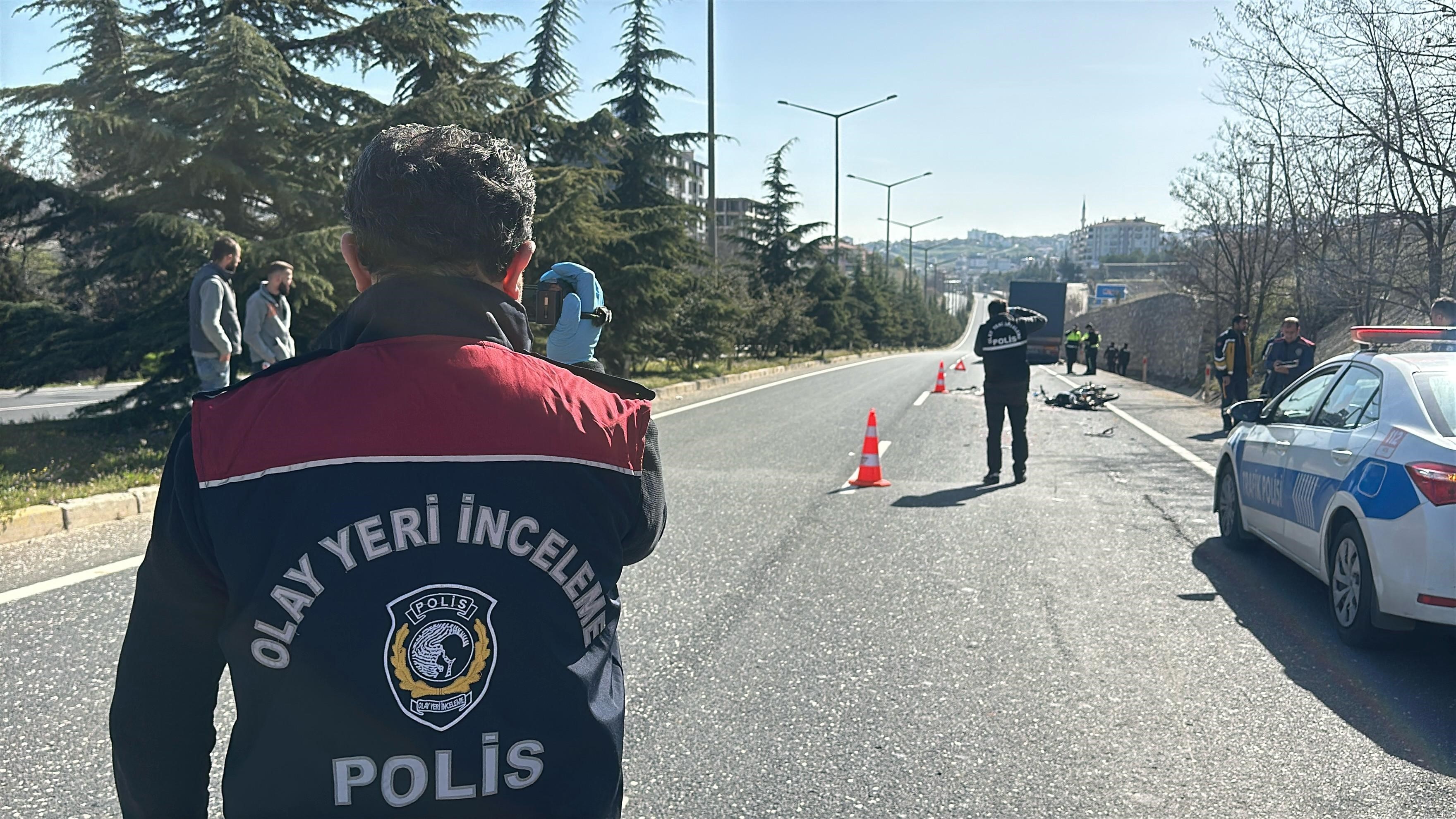 Motosiklet Ile Tır Çarpıştı.. 42 Yaşındaki Sürücü Hayatını Kaybetti (3)