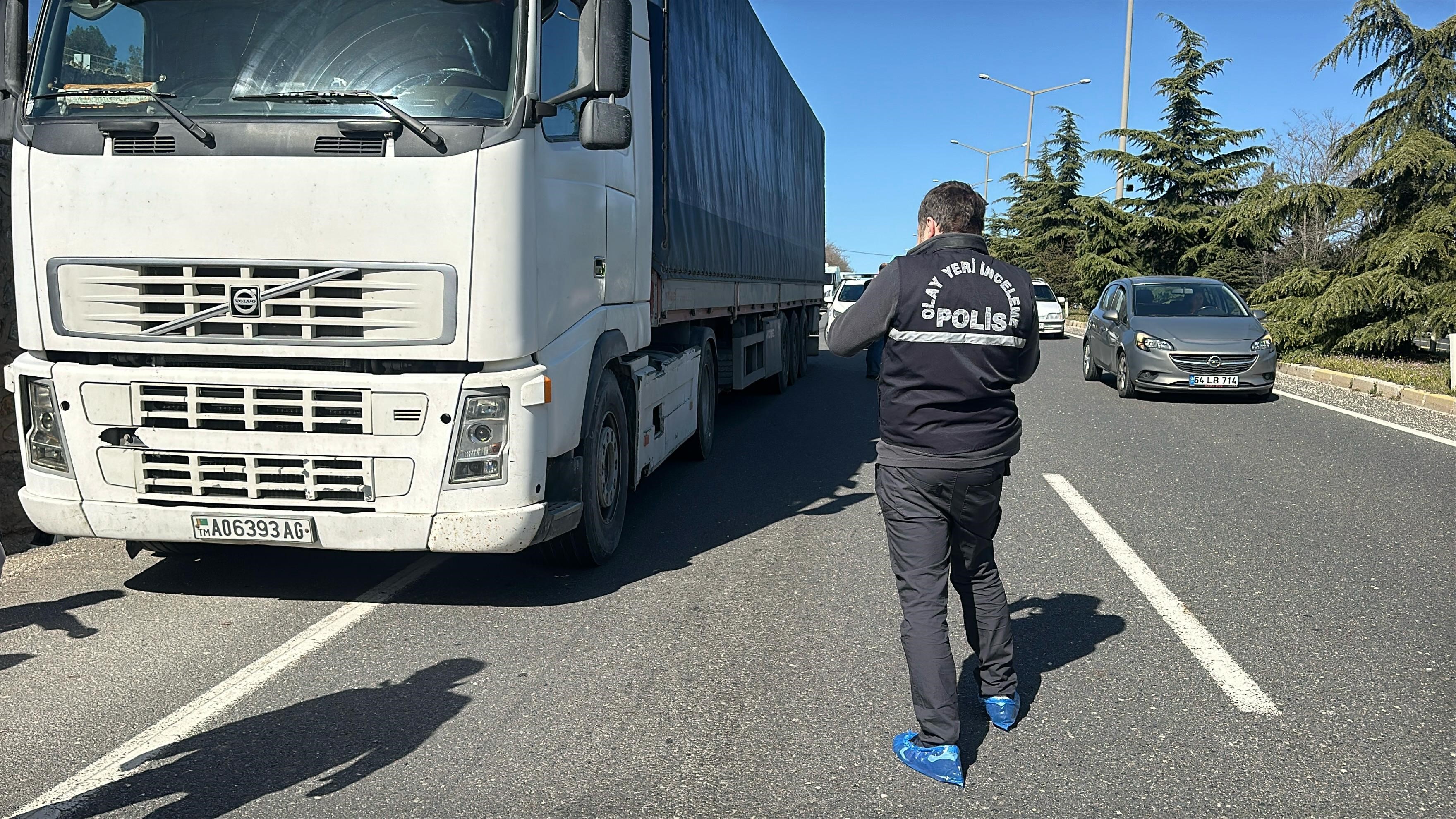 Motosiklet Ile Tır Çarpıştı.. 42 Yaşındaki Sürücü Hayatını Kaybetti (4)