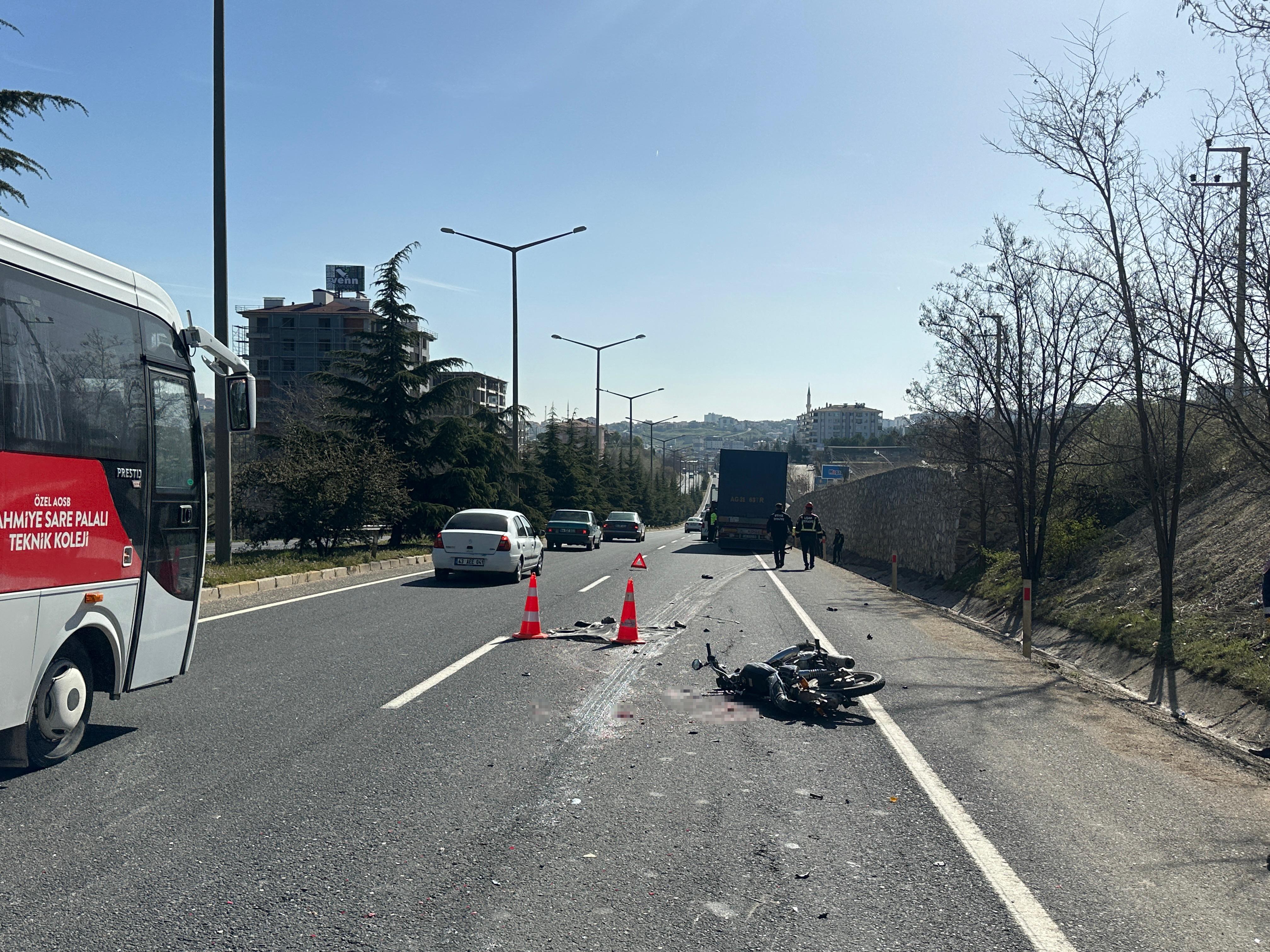 Motosiklet Ile Tır Çarpıştı.. 42 Yaşındaki Sürücü Hayatını Kaybetti (5)