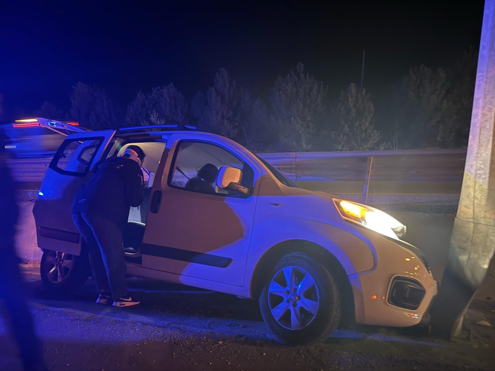 Orta Refüje Çarptı, 2 Yaralı (2)