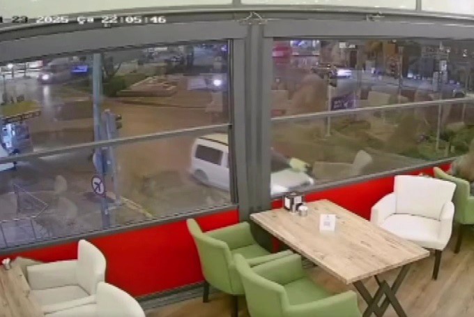 Polisin Canına Kast Etti (2)