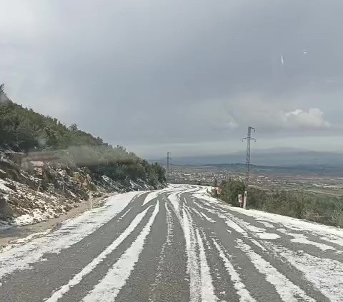 Şiddetli Dolu Yağışı Kar Manzaraları Oluşturdu (2)