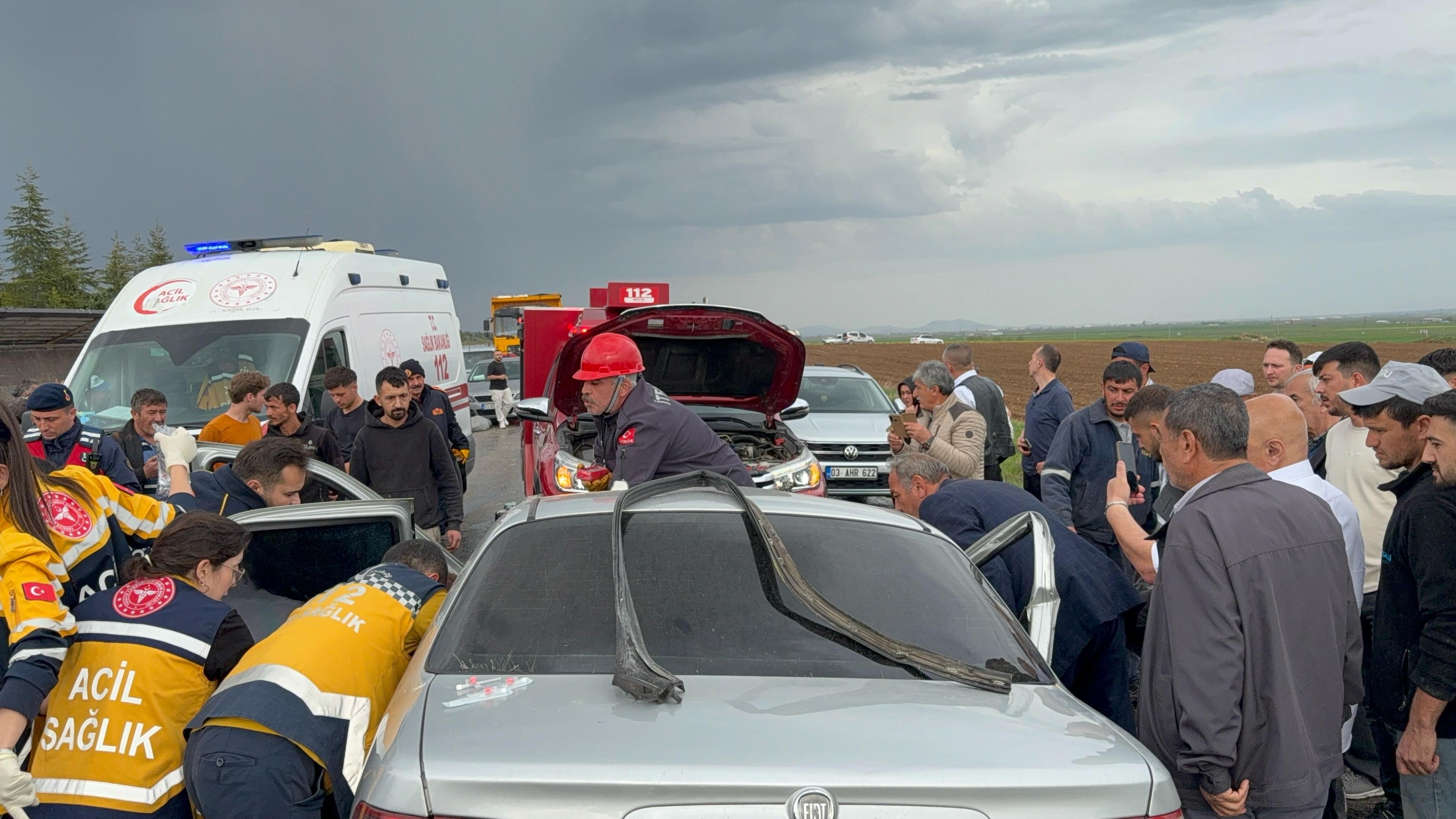Tırla Çarpışan Otomobil Kağıt Gibi Ezildi.. Kaza Yerinde Hayatını Kaybetti (3)