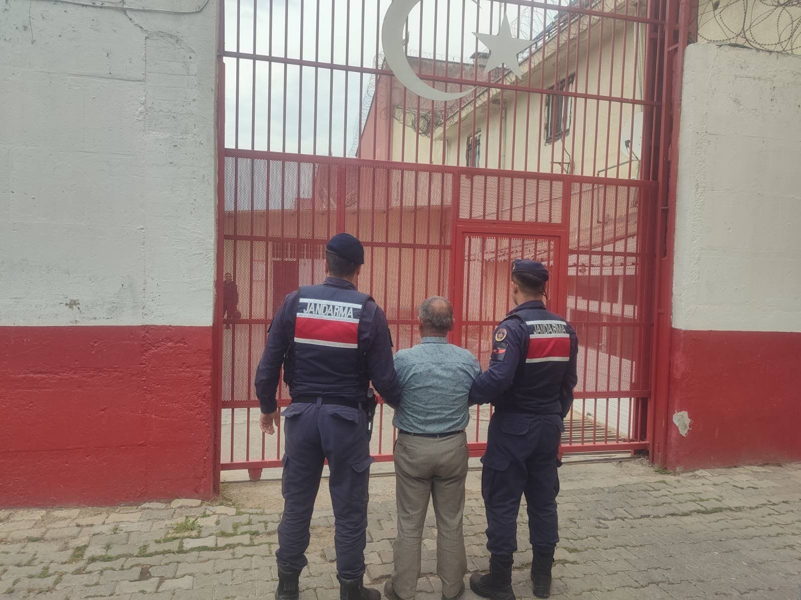 11 Yıl Hapis Cezasıyla Aranıyordu, Aydın Efeler’de Yakalandı