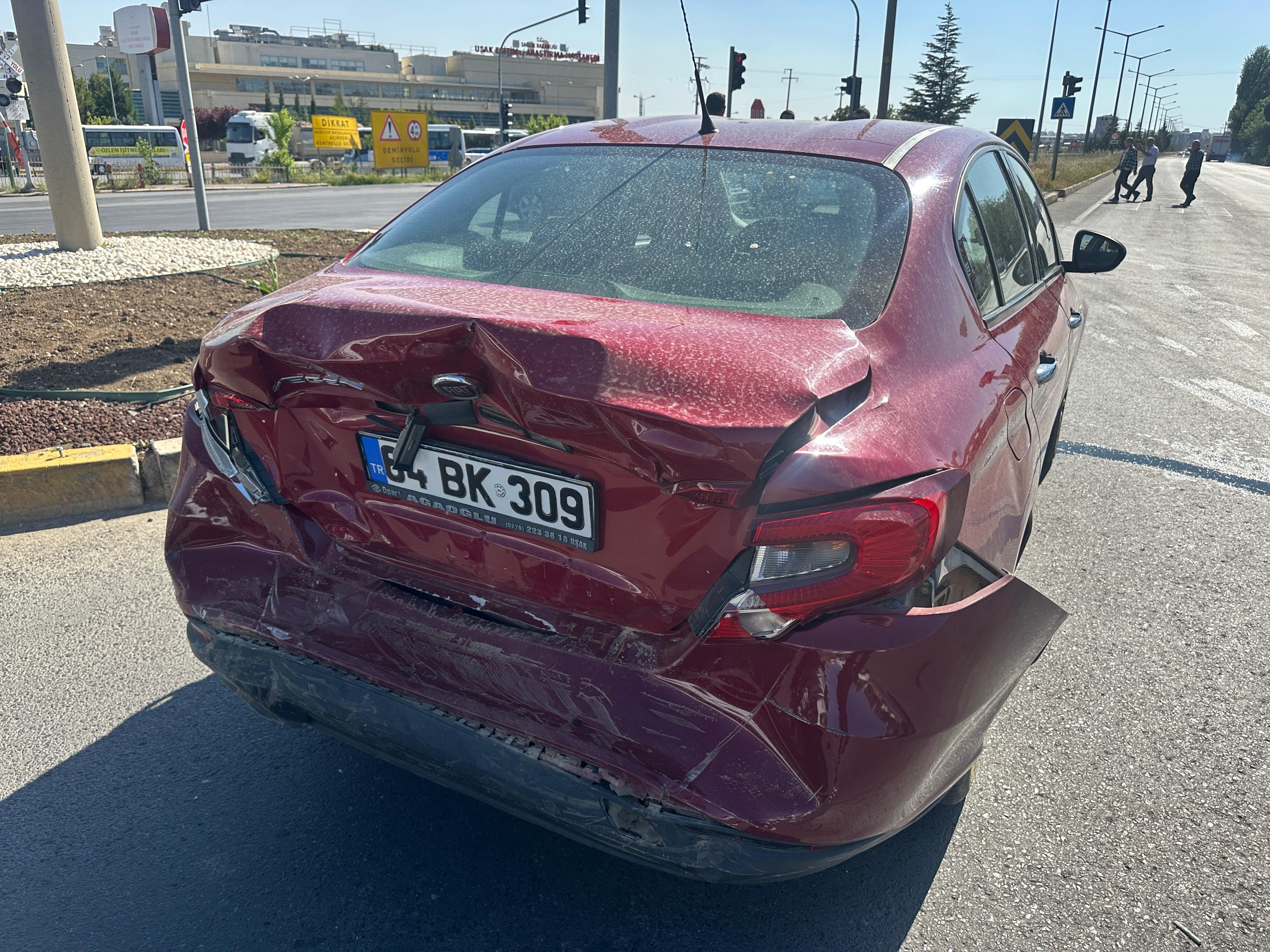 4 Aracın Karıştığı Zincirleme Kazada Çok Sayıda Yaralı (5)