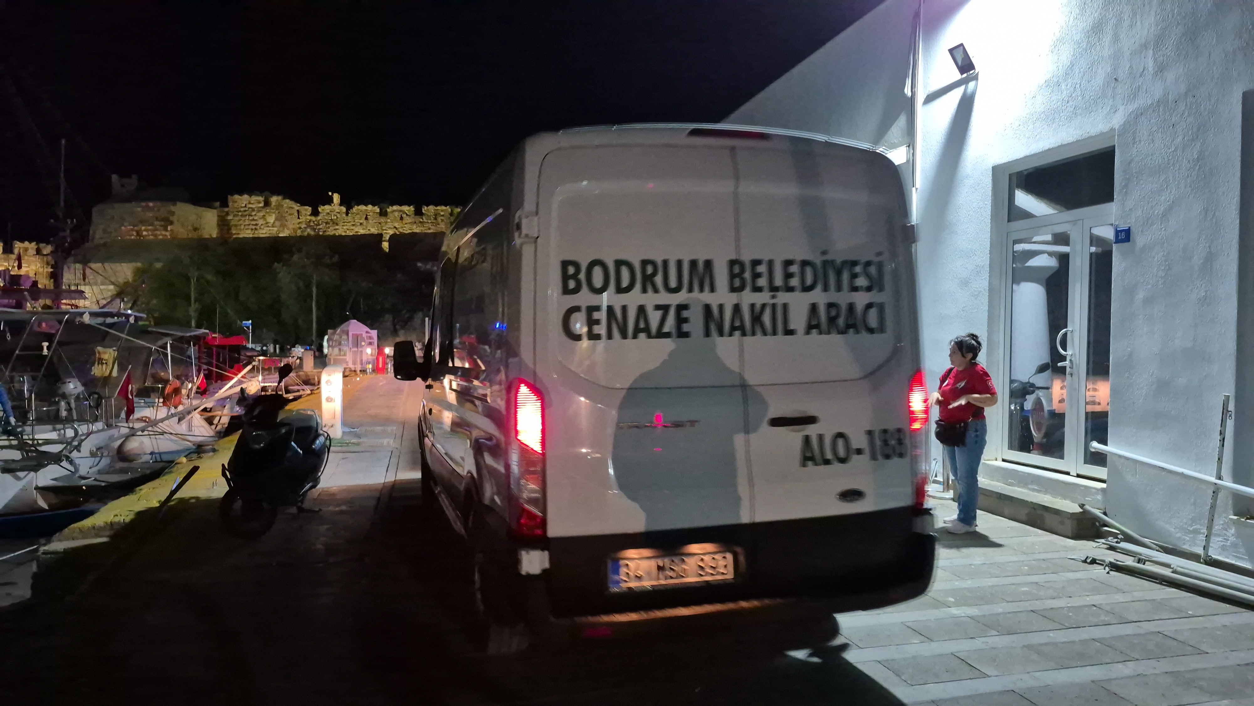 Ayağına Ağırlık Bağlayıp Denize Atladı (3)