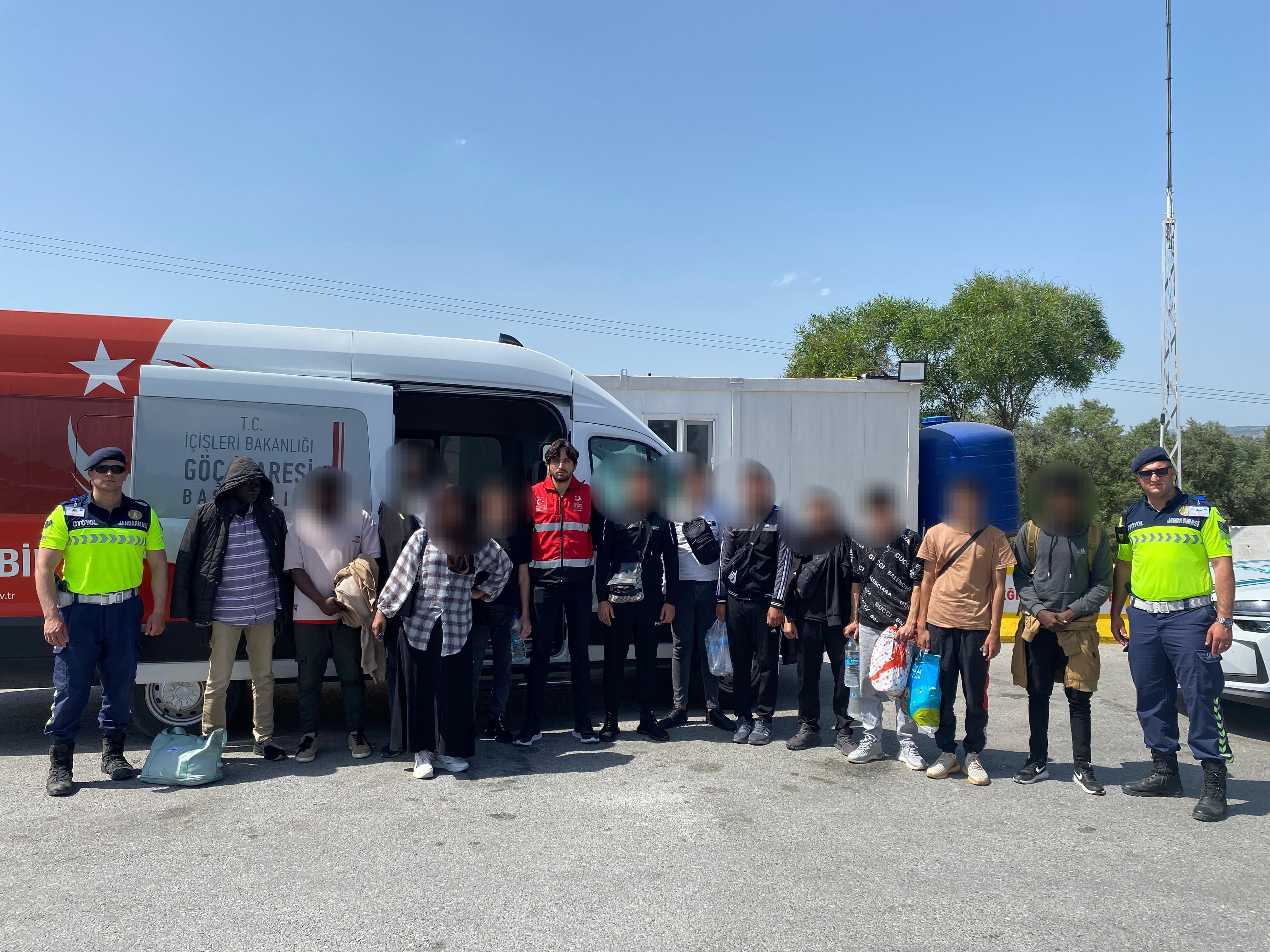 Aydın İzmir Otoyolu’nda Ağaçlık Alanda 6 Kadın Yakalandı (3)