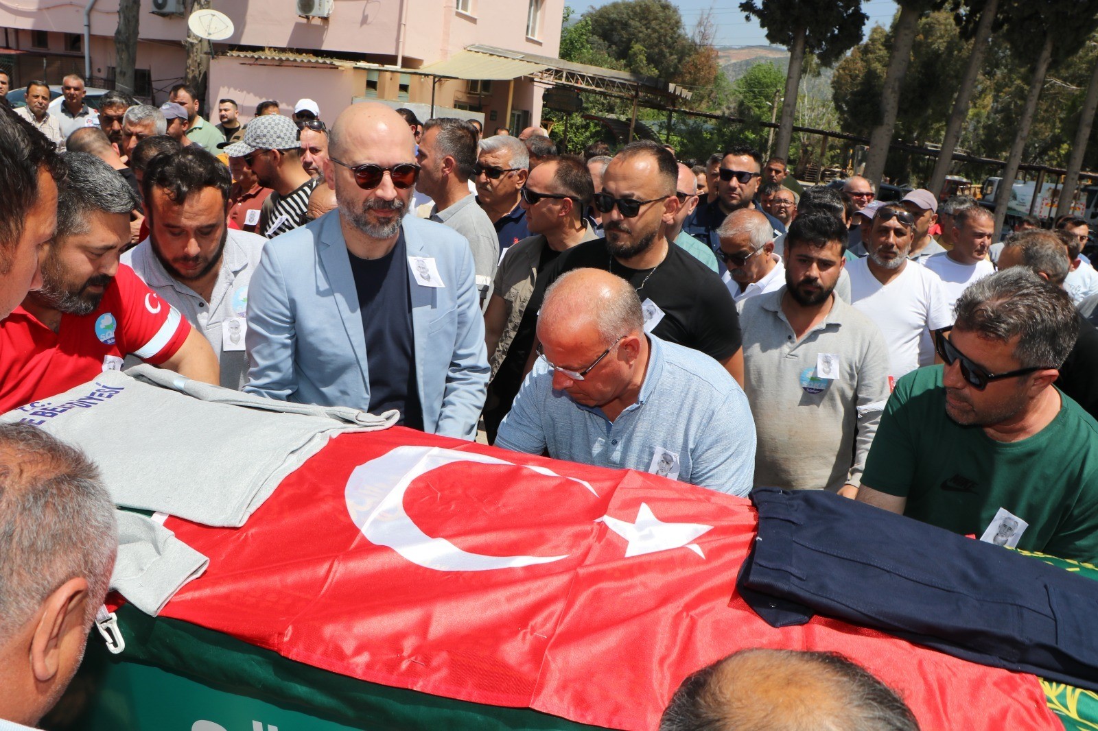 Aydın Söke’de Hayatını Kaybeden Belediye Işçisine Gözyaşlarıyla Veda (2)
