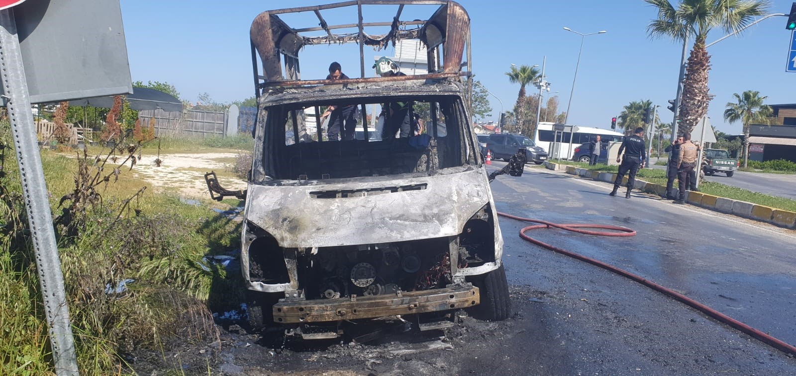 Aydın’da Çarşaf Yüklü Kamyonette Yangın Çıktı (3)