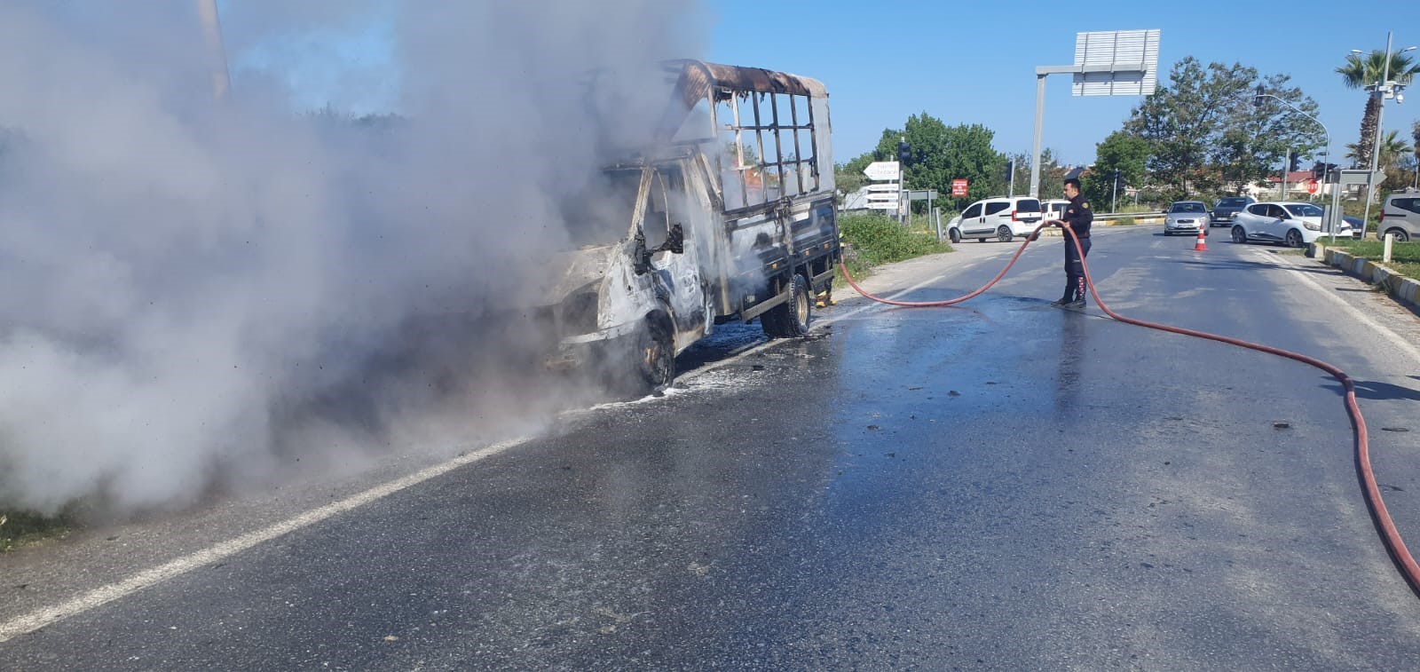 Aydın’da Çarşaf Yüklü Kamyonette Yangın Çıktı (5)