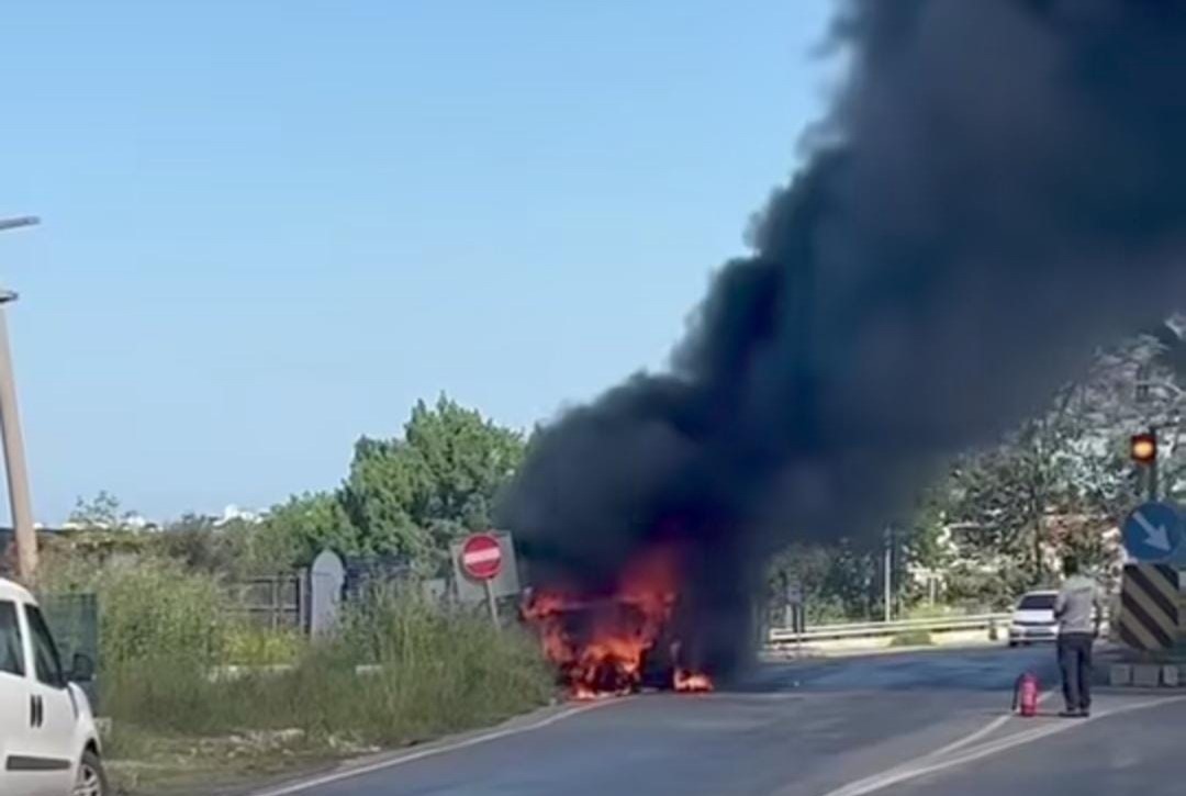 Aydın’da Çarşaf Yüklü Kamyonette Yangın Çıktı