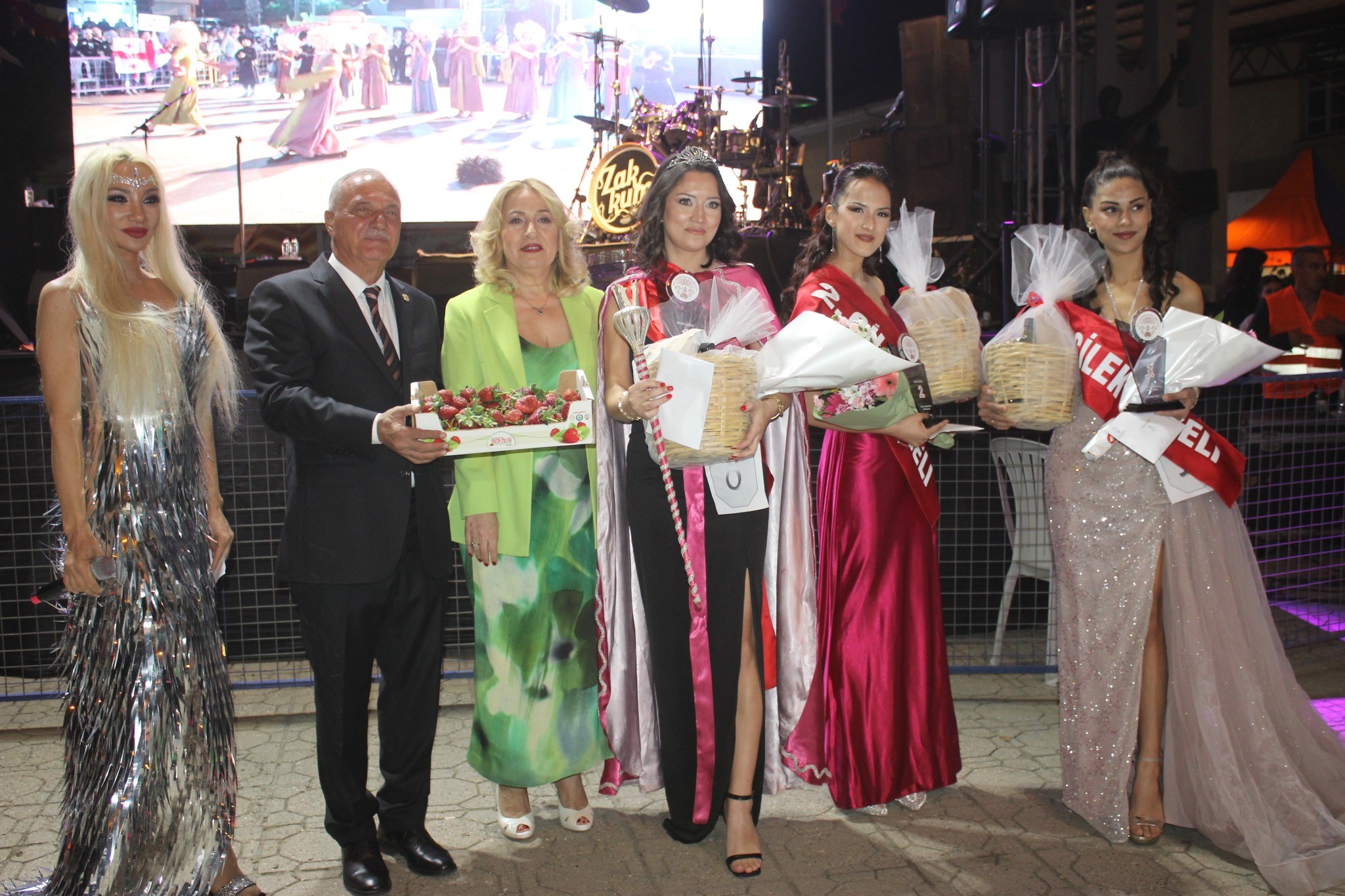 Aydın’da ‘Çilek Güzeli’ Seçildi