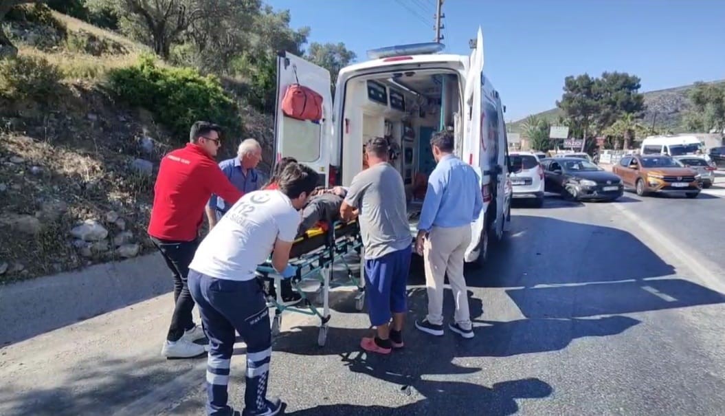 Aydın’da Fenalaşan Sürücü 3 Arabaya Çarptı