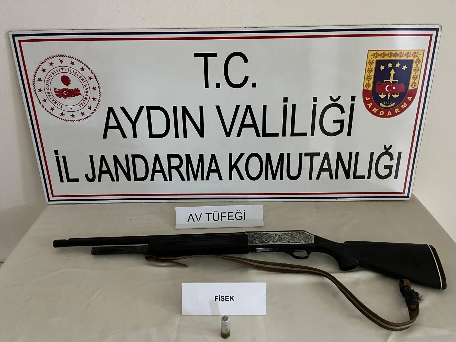 Aydın’da Içip Içip Havaya Sıktı, Jandarma Enseledi