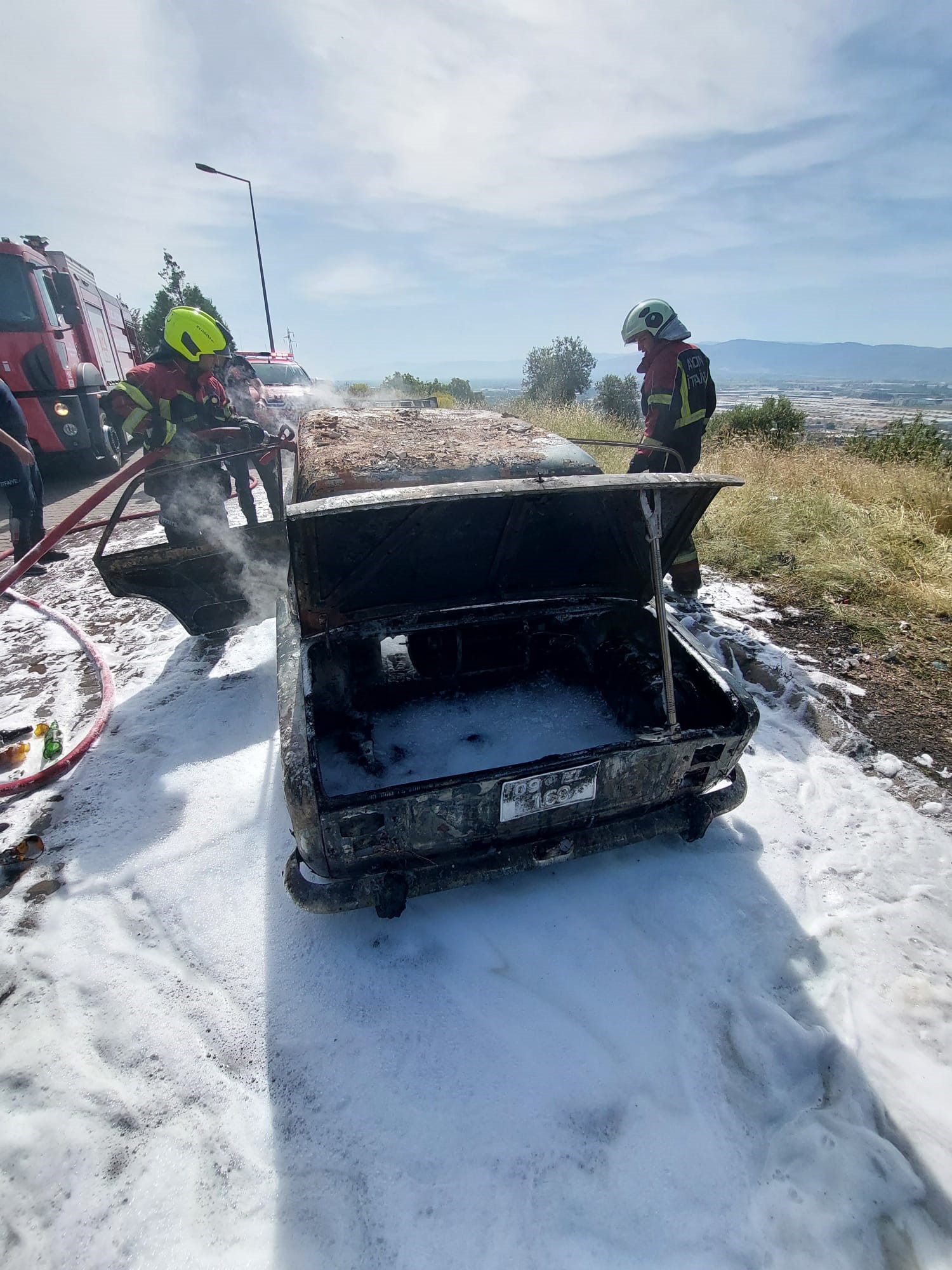 Aydın’da Otomobil Alev Alev Yandı (2)-1