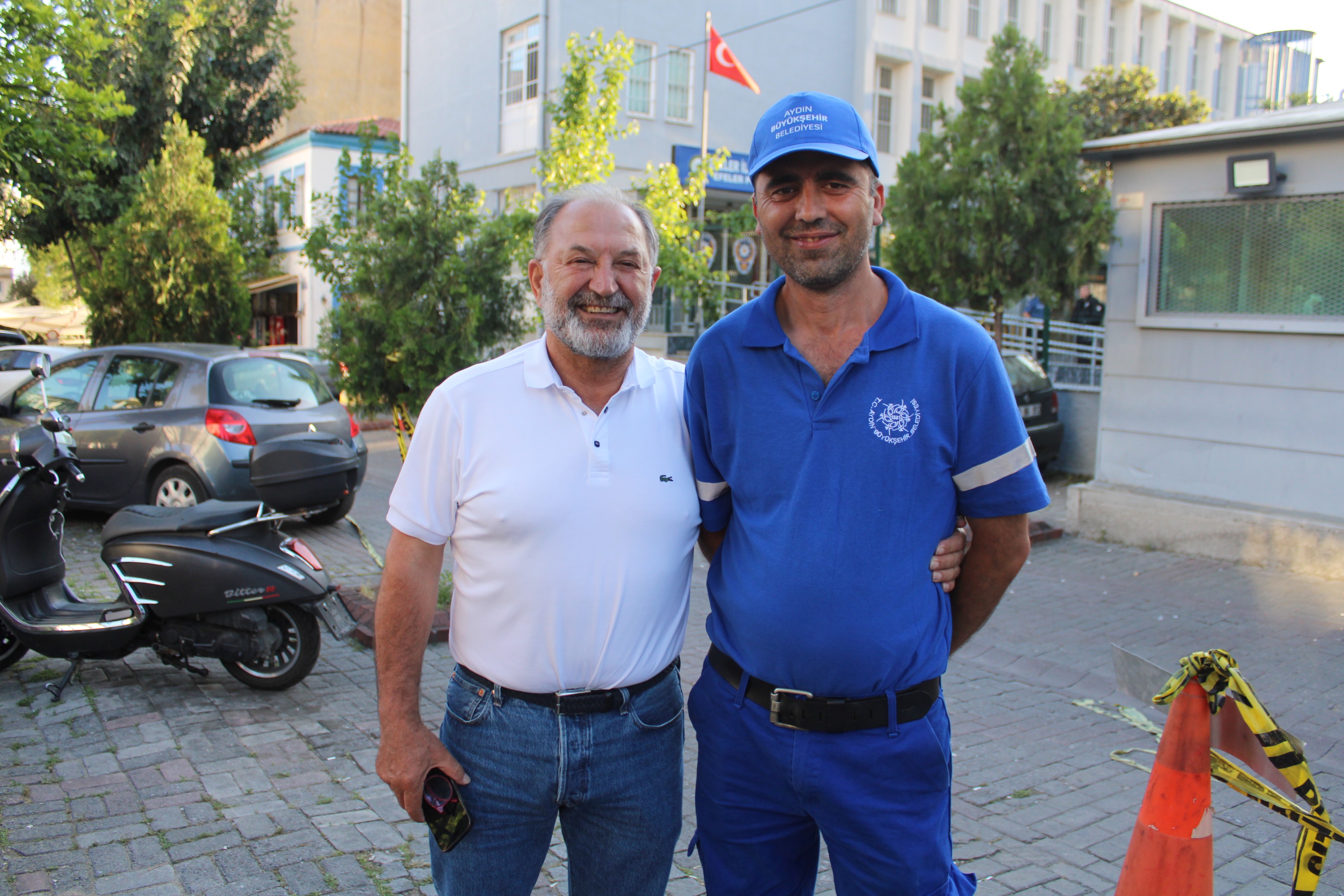 Aydın’da Para Dolu Poşeti Sahibine Teslim Etti (4)