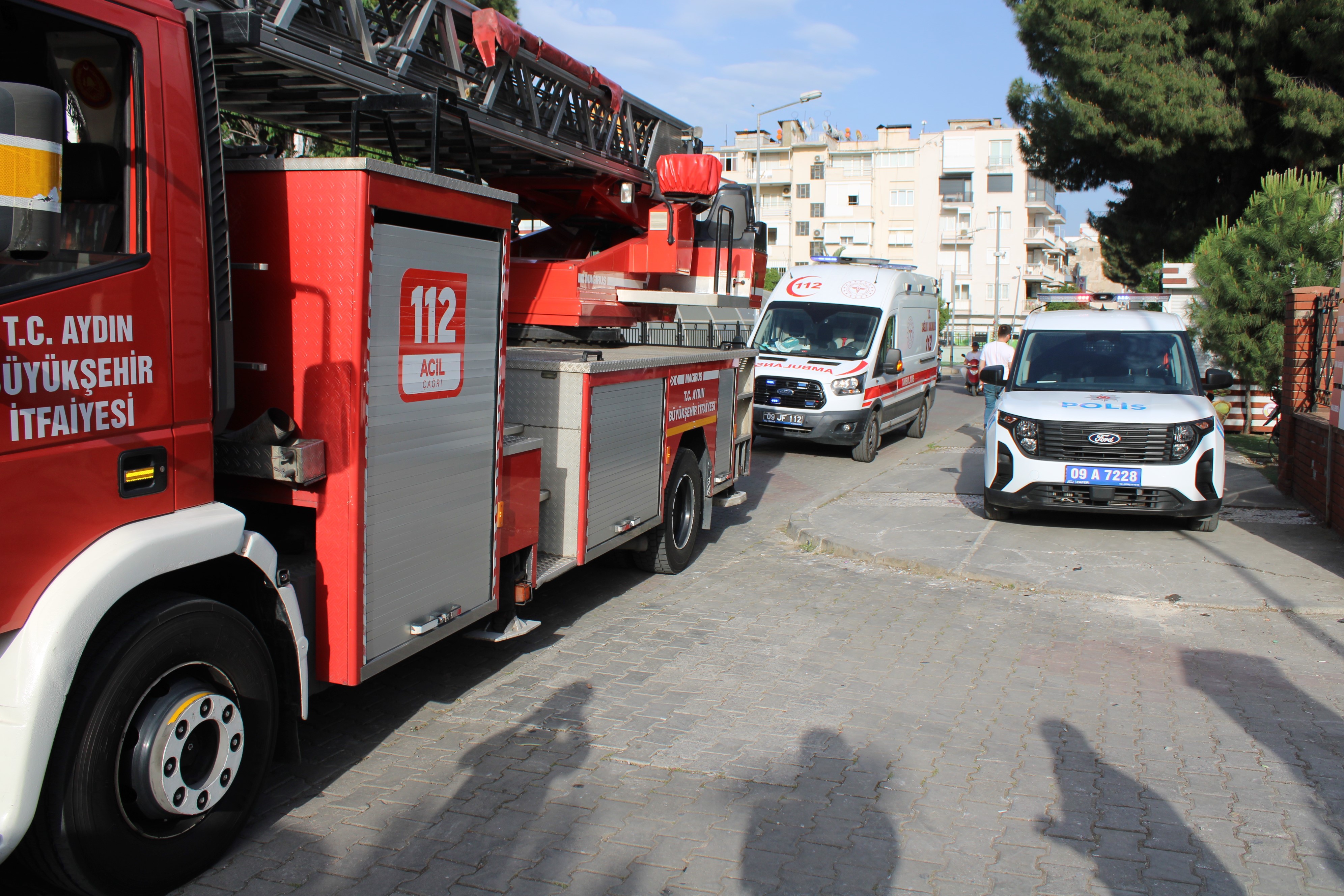 Aydın’da Parasını Alamayan Işçi Çatıya Çıktı (6)