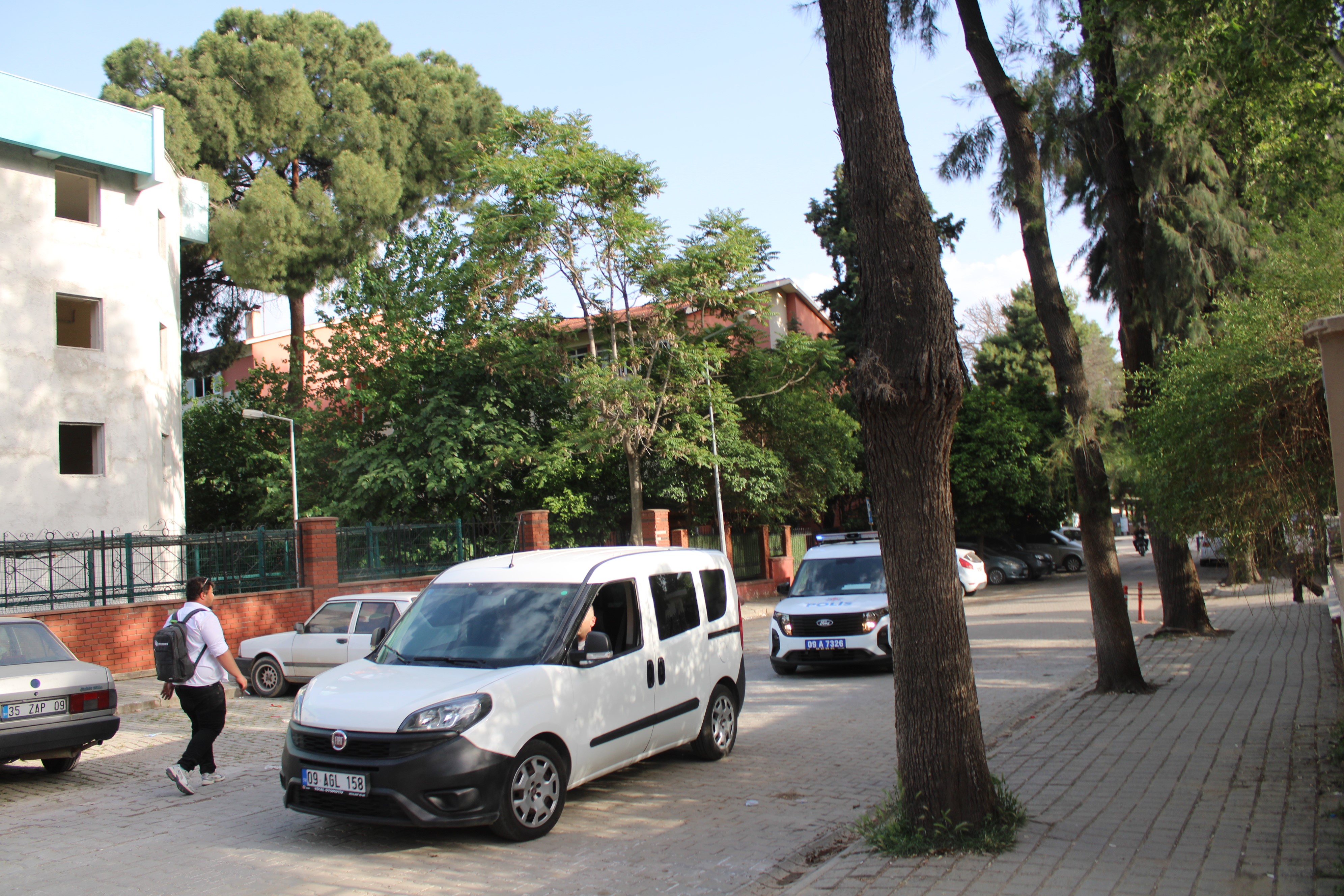 Aydın’da Parasını Alamayan Işçi Çatıya Çıktı (7)