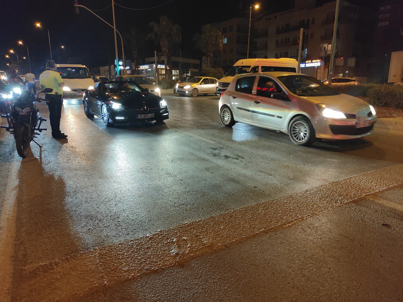 Aydın’da Son Hızla Girdiği Kavşakta Başka Motosiklete Çarptı (2)