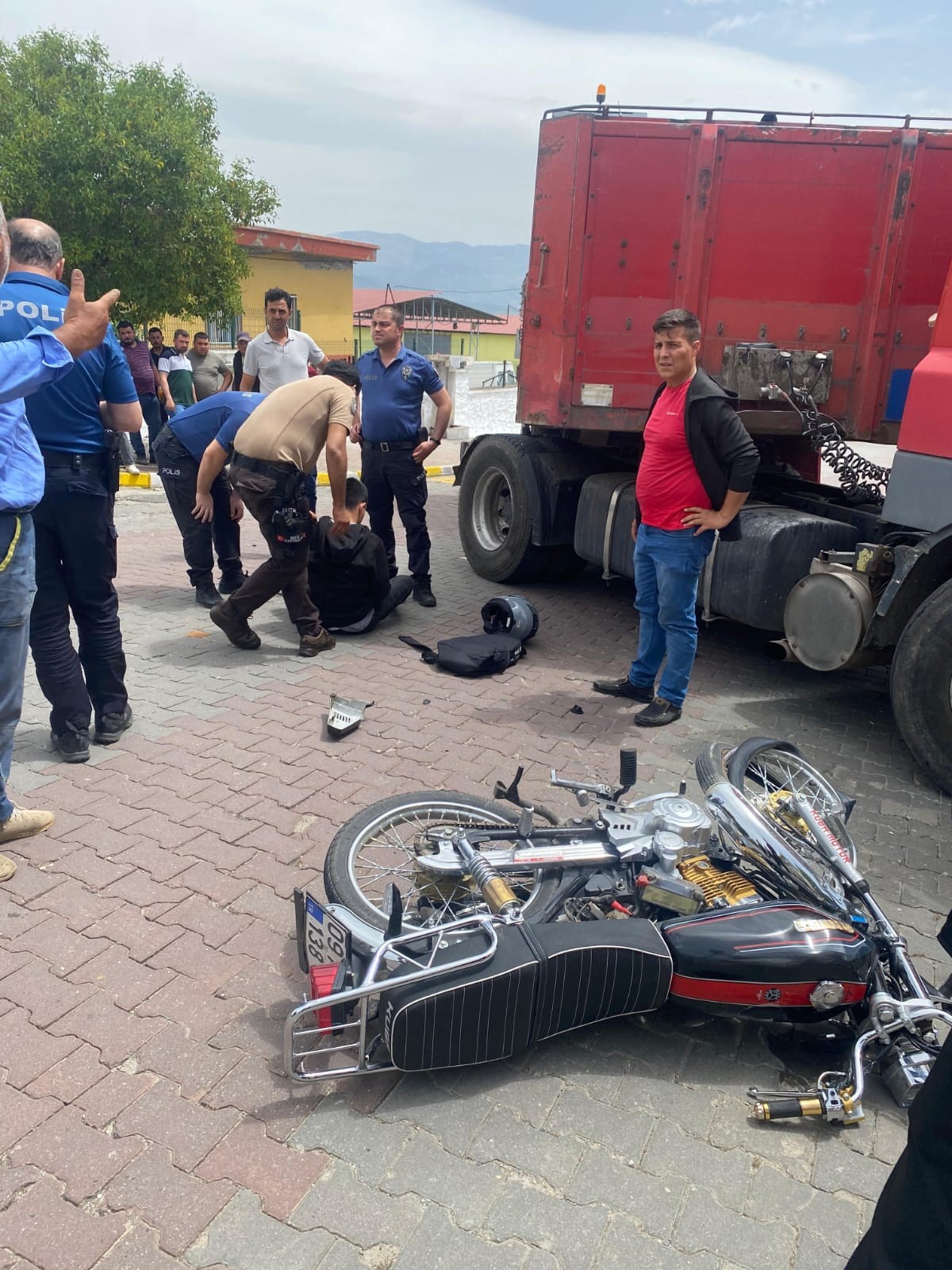 Aydın’da Tır Ile Motosiklet Çarpıştı (2)
