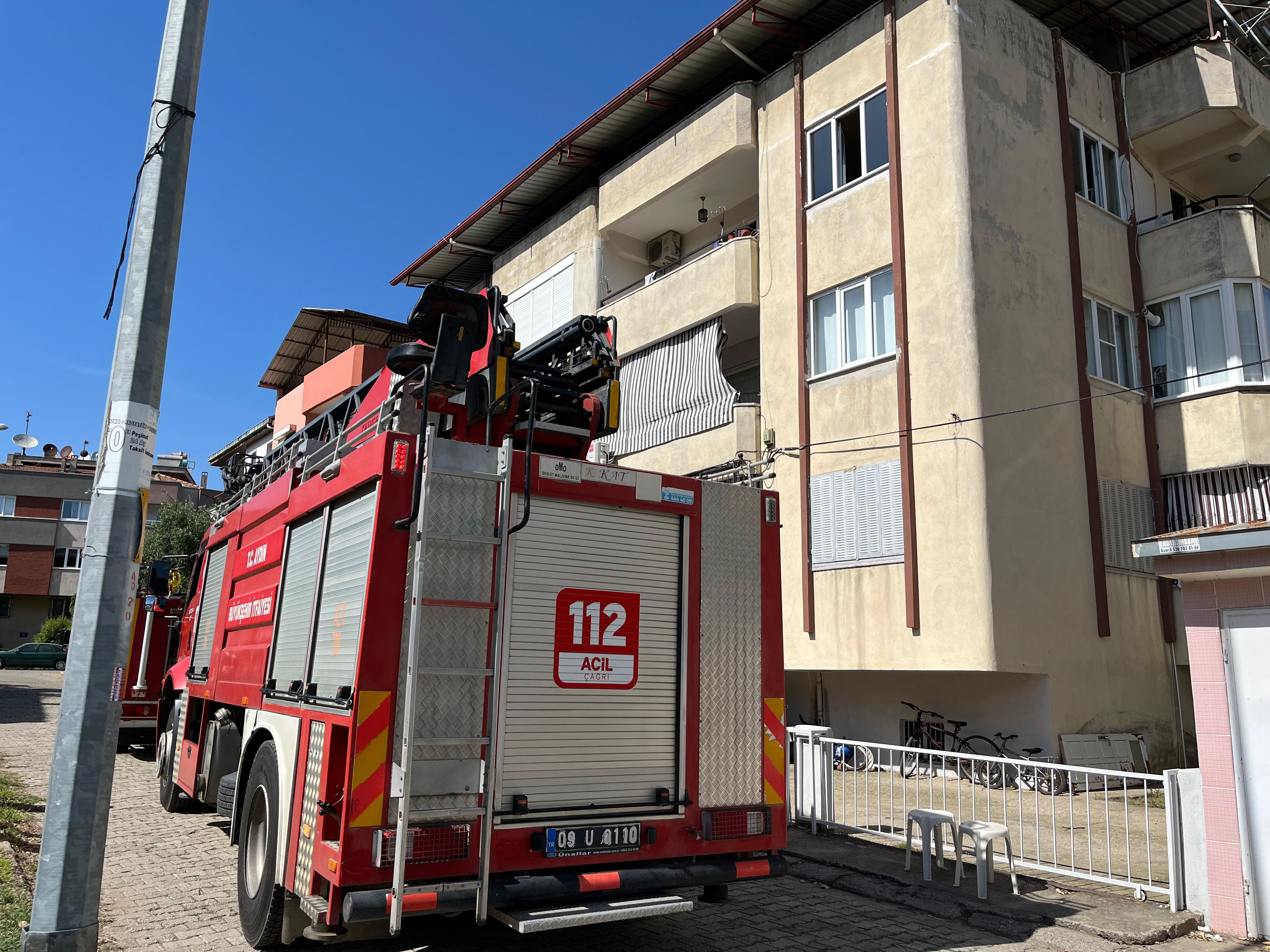 Aydın’da Ütü Masası Tutuştu, Yatak Odası Tamamen Yandı (2)