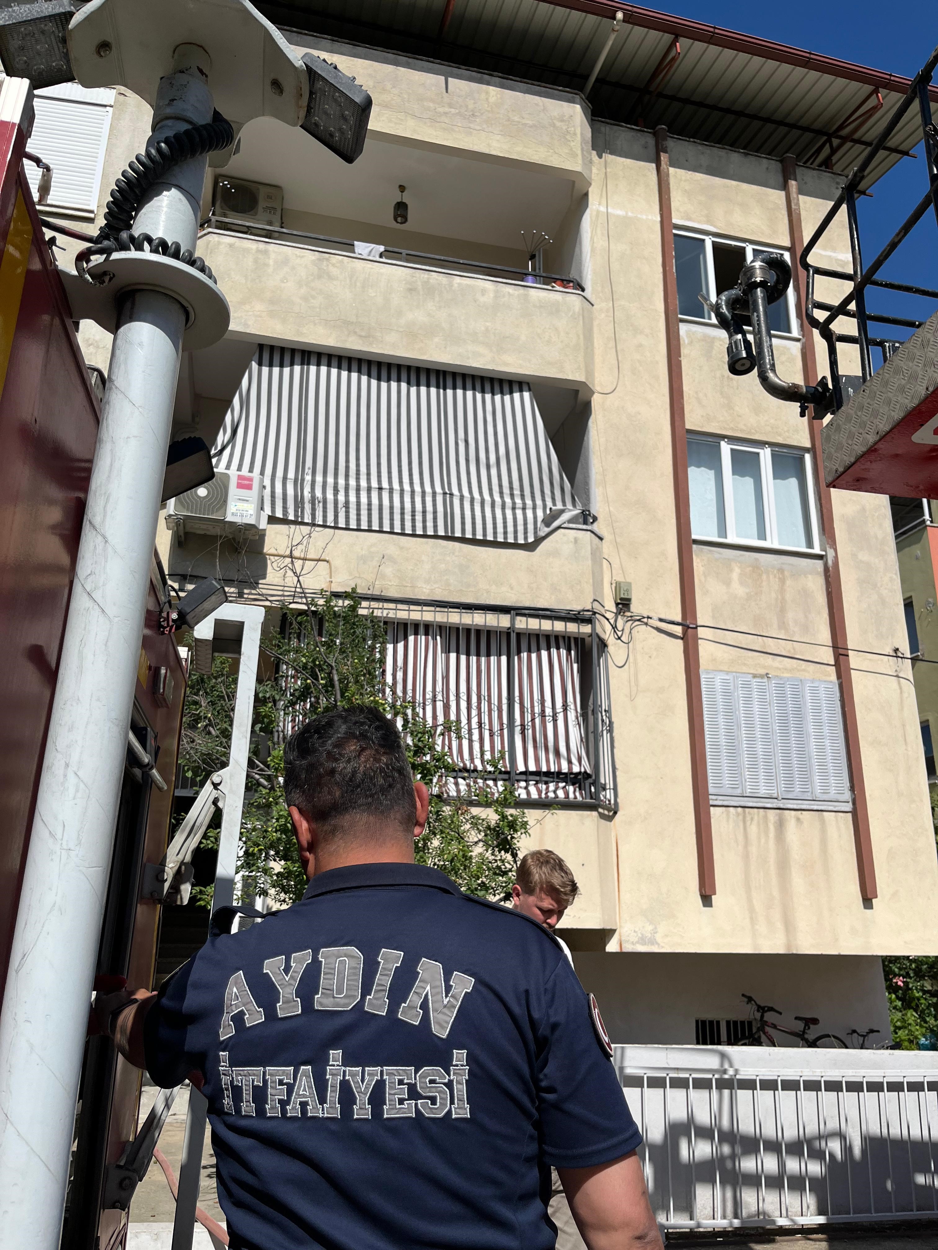 Aydın’da Ütü Masası Tutuştu, Yatak Odası Tamamen Yandı (4)