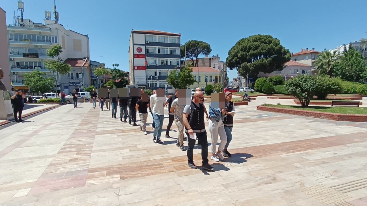 Aydın’da Yakalandılar.. Aralarında Kadınlar Da Var