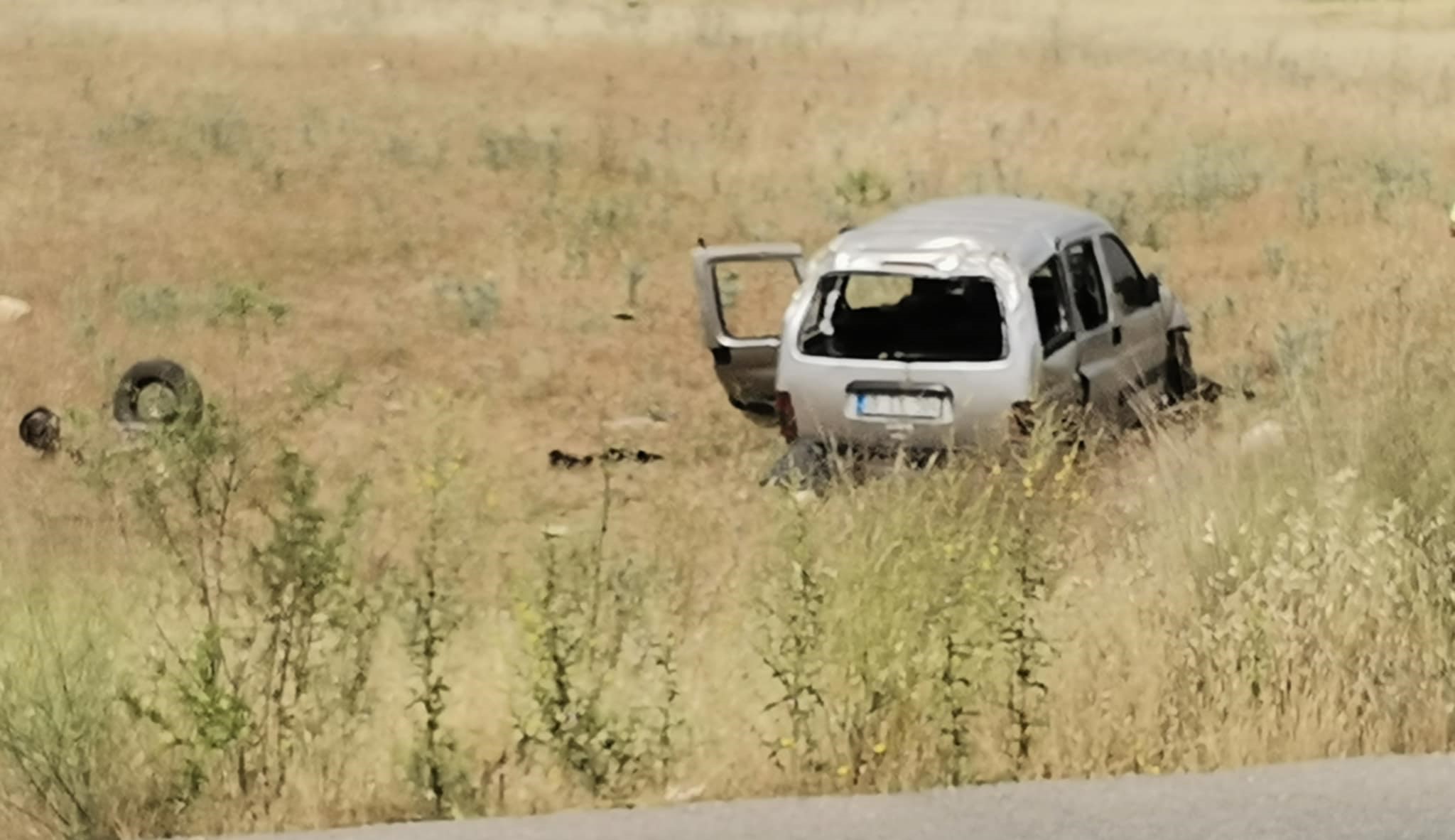 Aydın’da Yoldan Çıkan Araç Takla Attı (2)