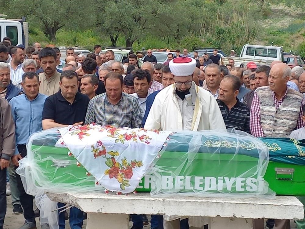 Aydın’daki Kazada Hayatını Kaybeden Sıla Duvağıyla Son Yolculuğuna Uğurlandı (2)