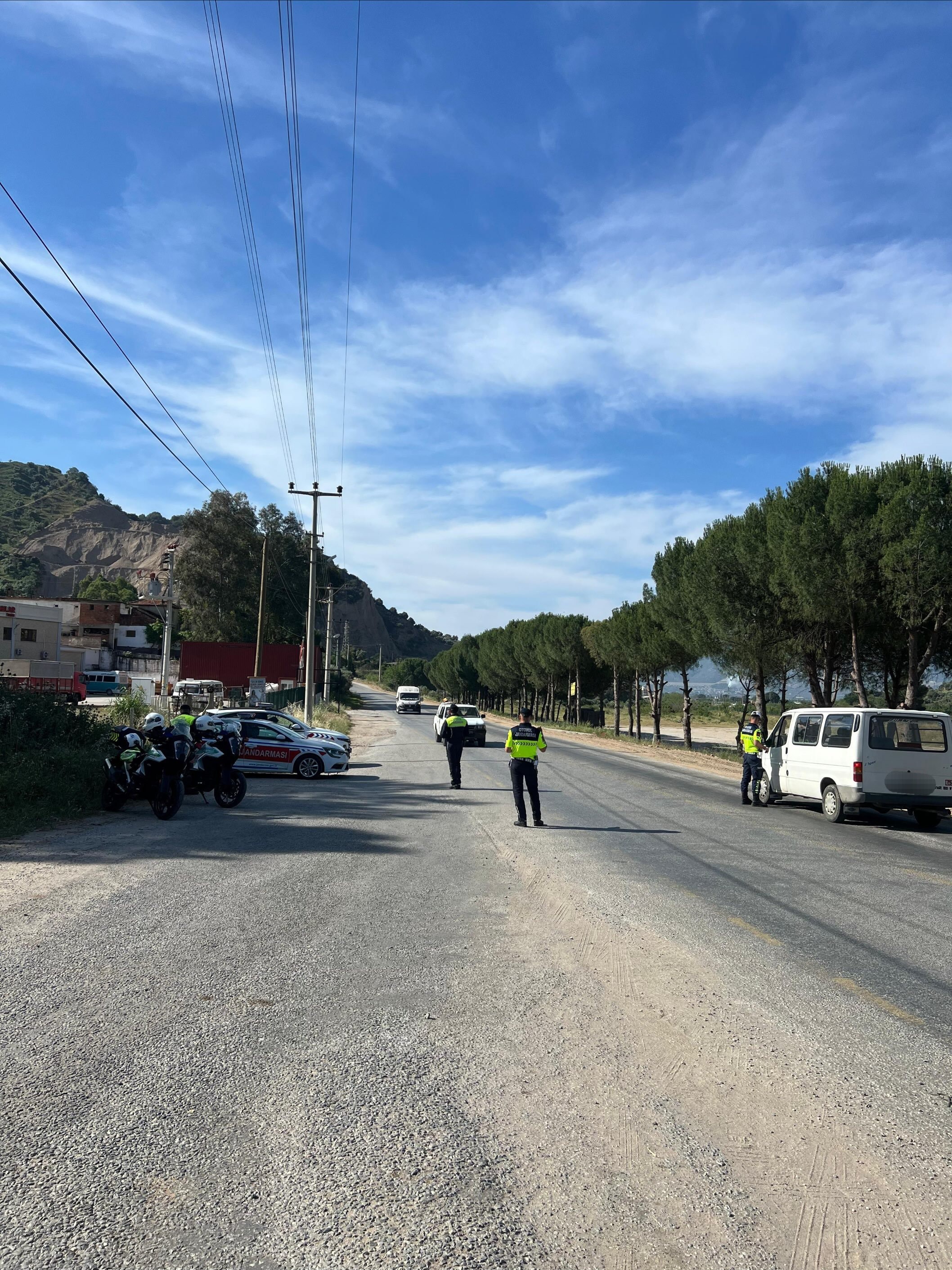 Aydın’ın O Noktasında Jandarma Çevirme Yaptı, Ceza Kesildi (2)