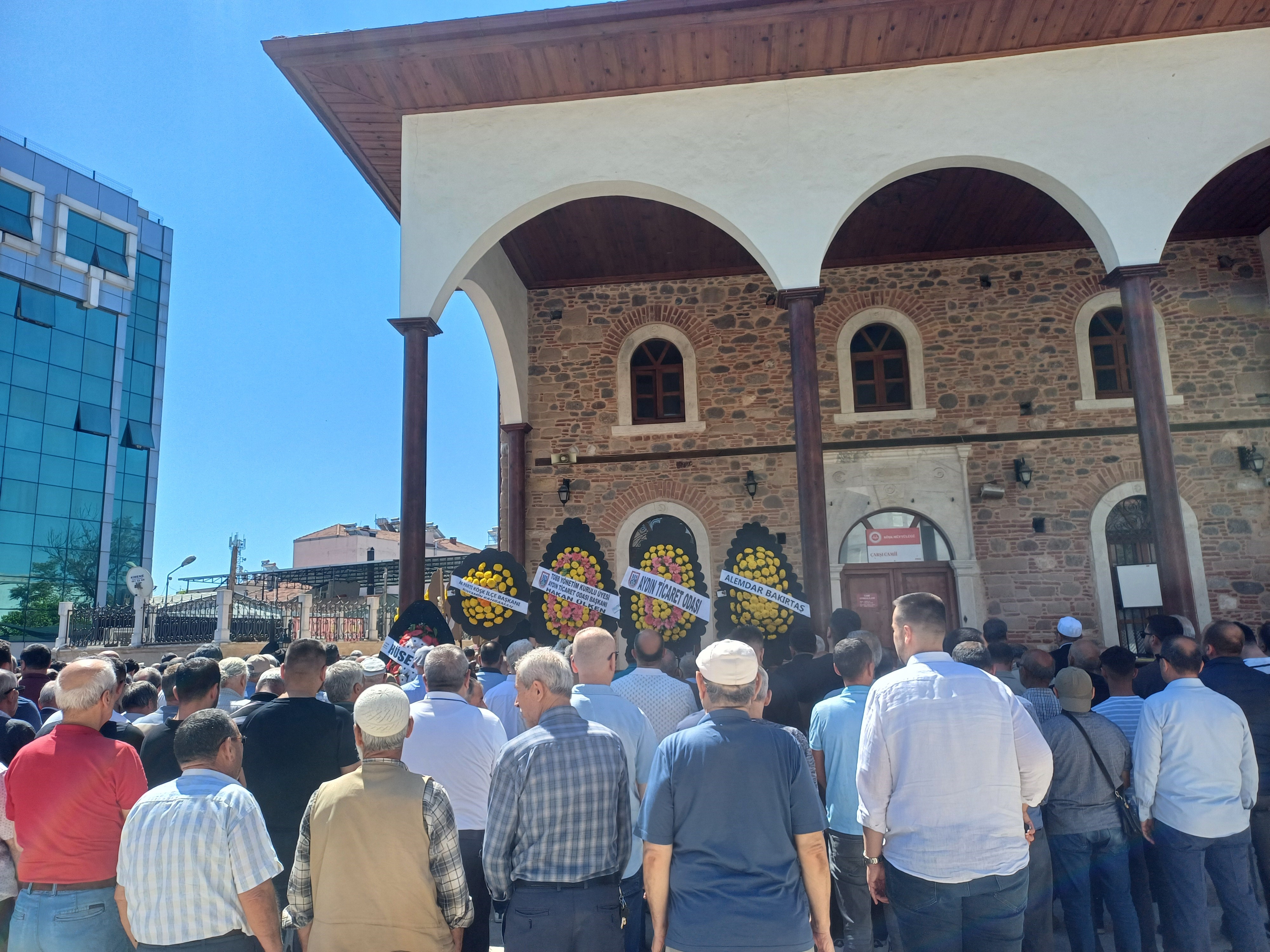 Aydınlı Iş Adamı Ve Siyasetçi Güleç Toprağa Verildi (2)