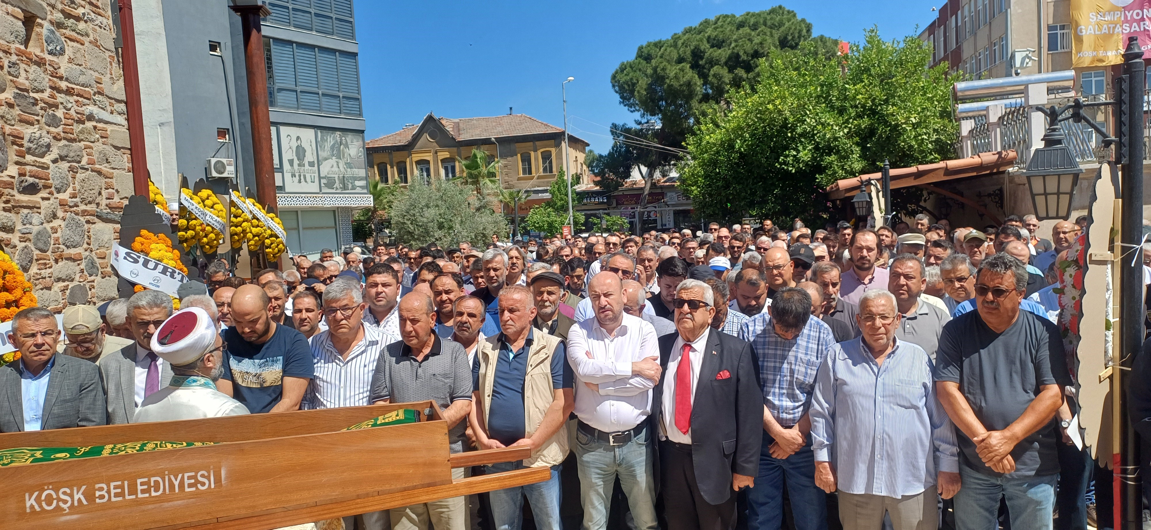 Aydınlı Iş Adamı Ve Siyasetçi Güleç Toprağa Verildi