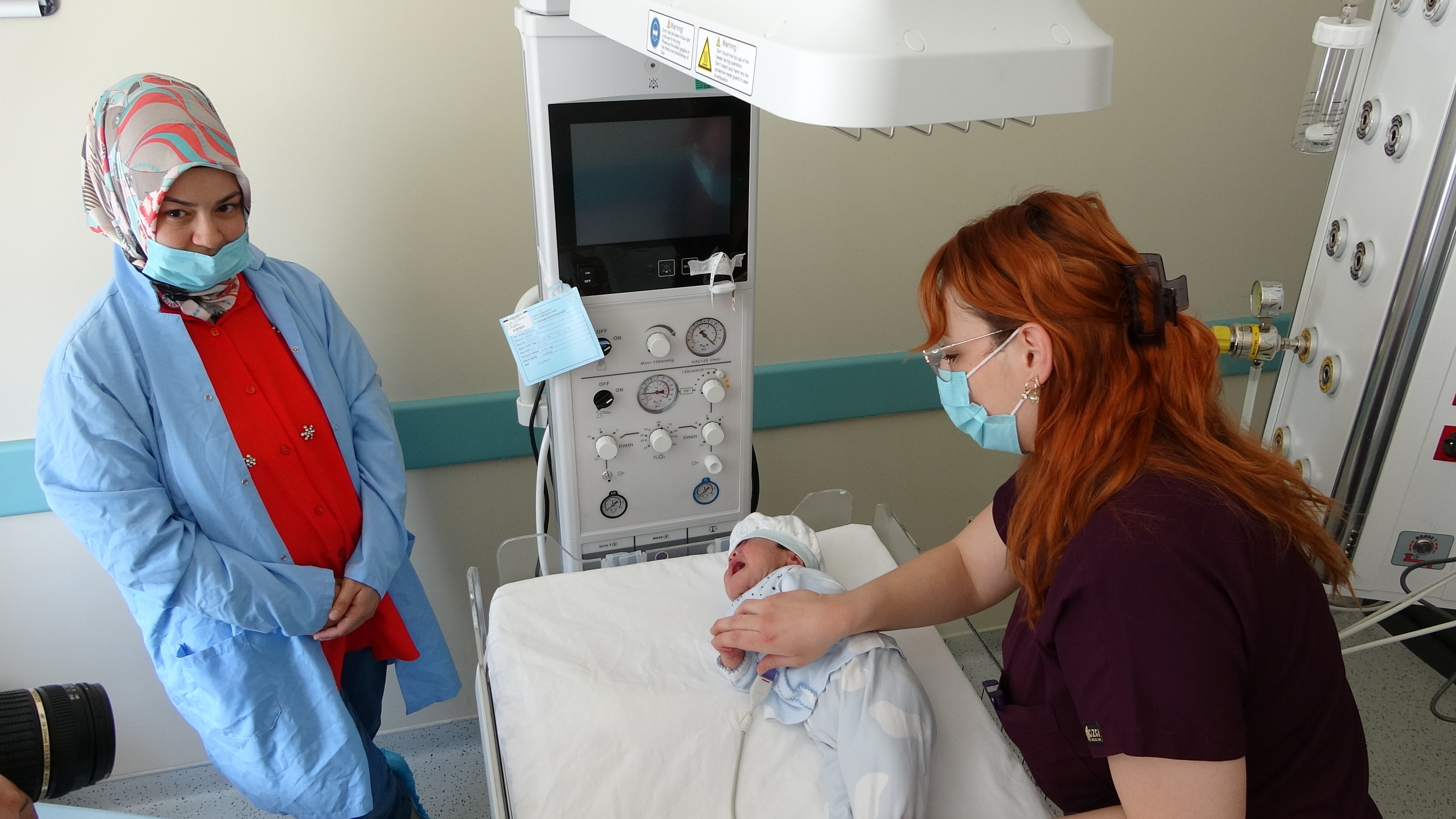 Boynunda Dev Tümörle Doğan Bebek Hayata Tutundu (3)