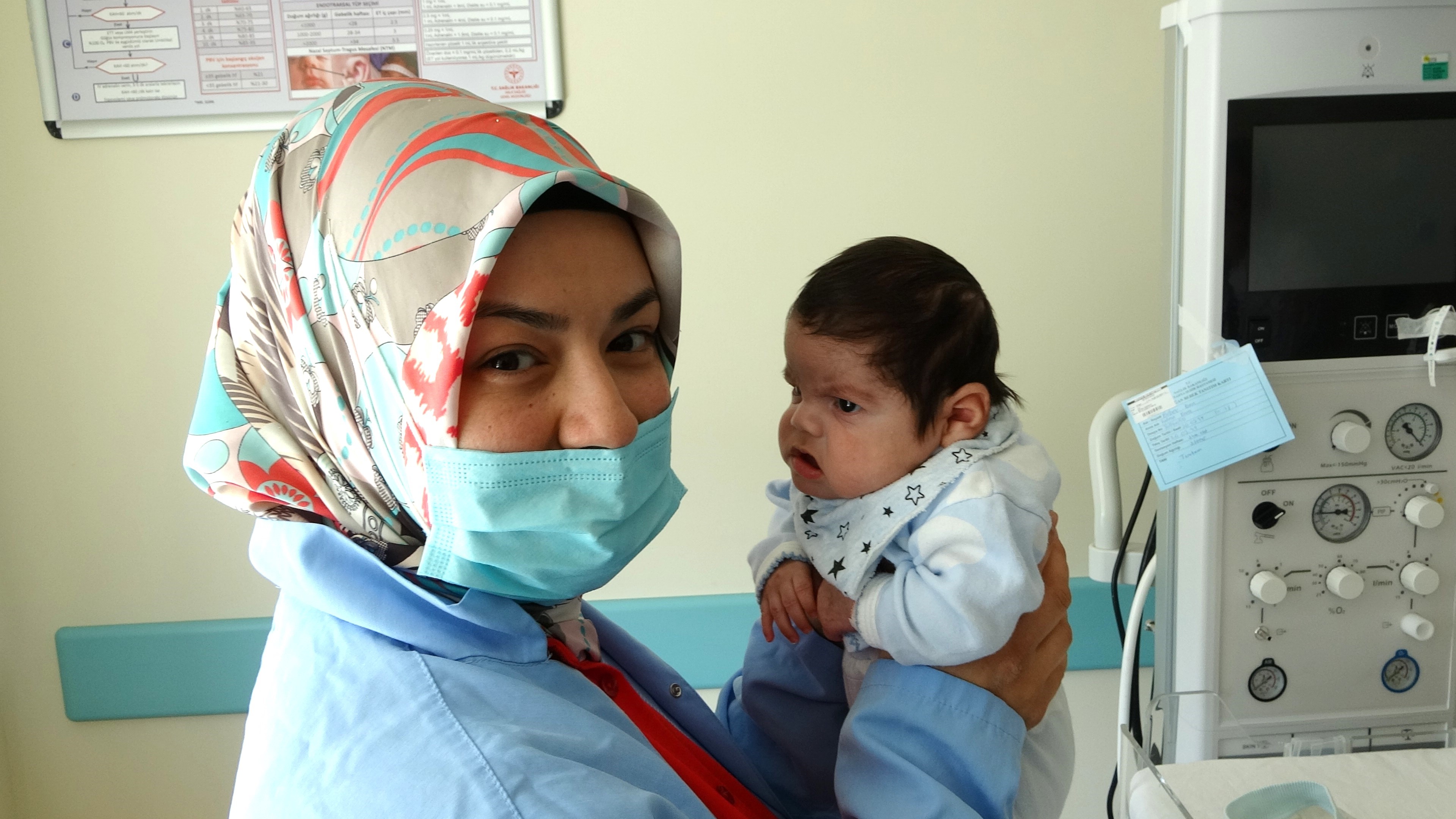 Boynunda Dev Tümörle Doğan Bebek Hayata Tutundu (4)