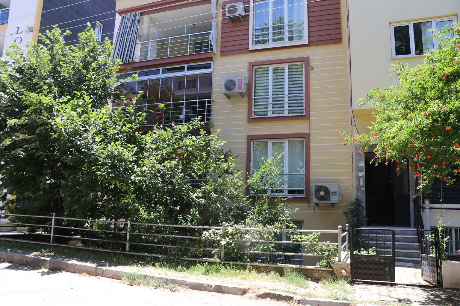Bu Apartmanda Kalanlara Çağrı Yapıldı.. Görüntüleriniz Olabilir (2)