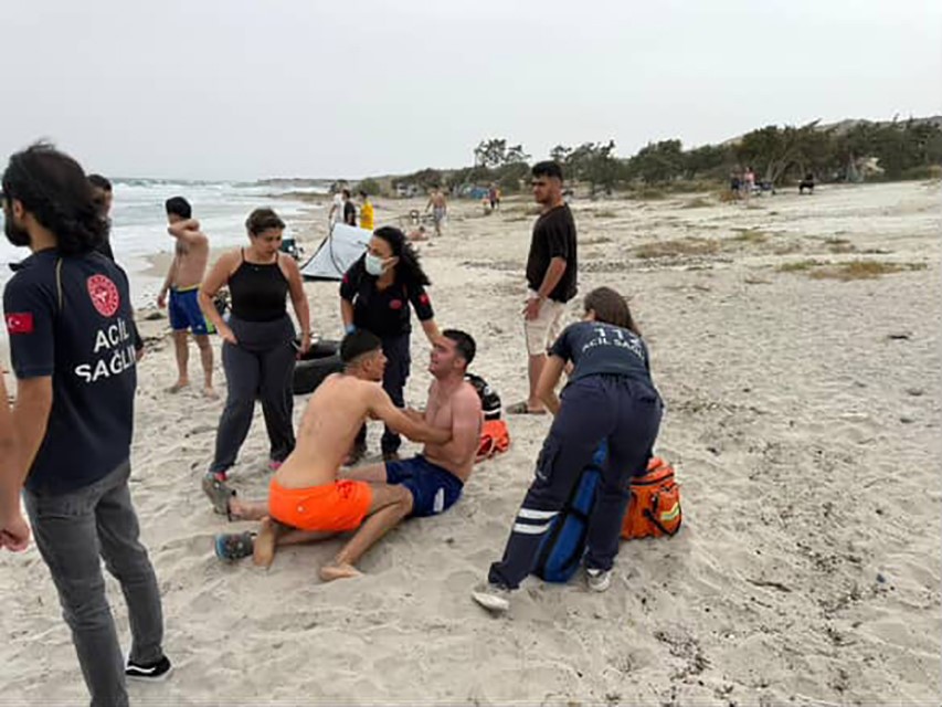 Denize Giren Genç Boğuldu, Arkadaşları Sinir Krizi Geçirdi