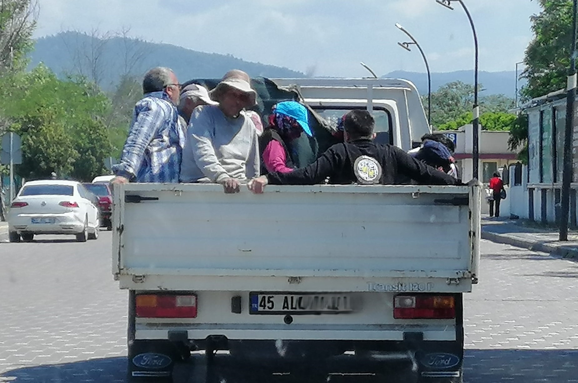 Ekmek Parası Için Tehlikeli Yolculuk